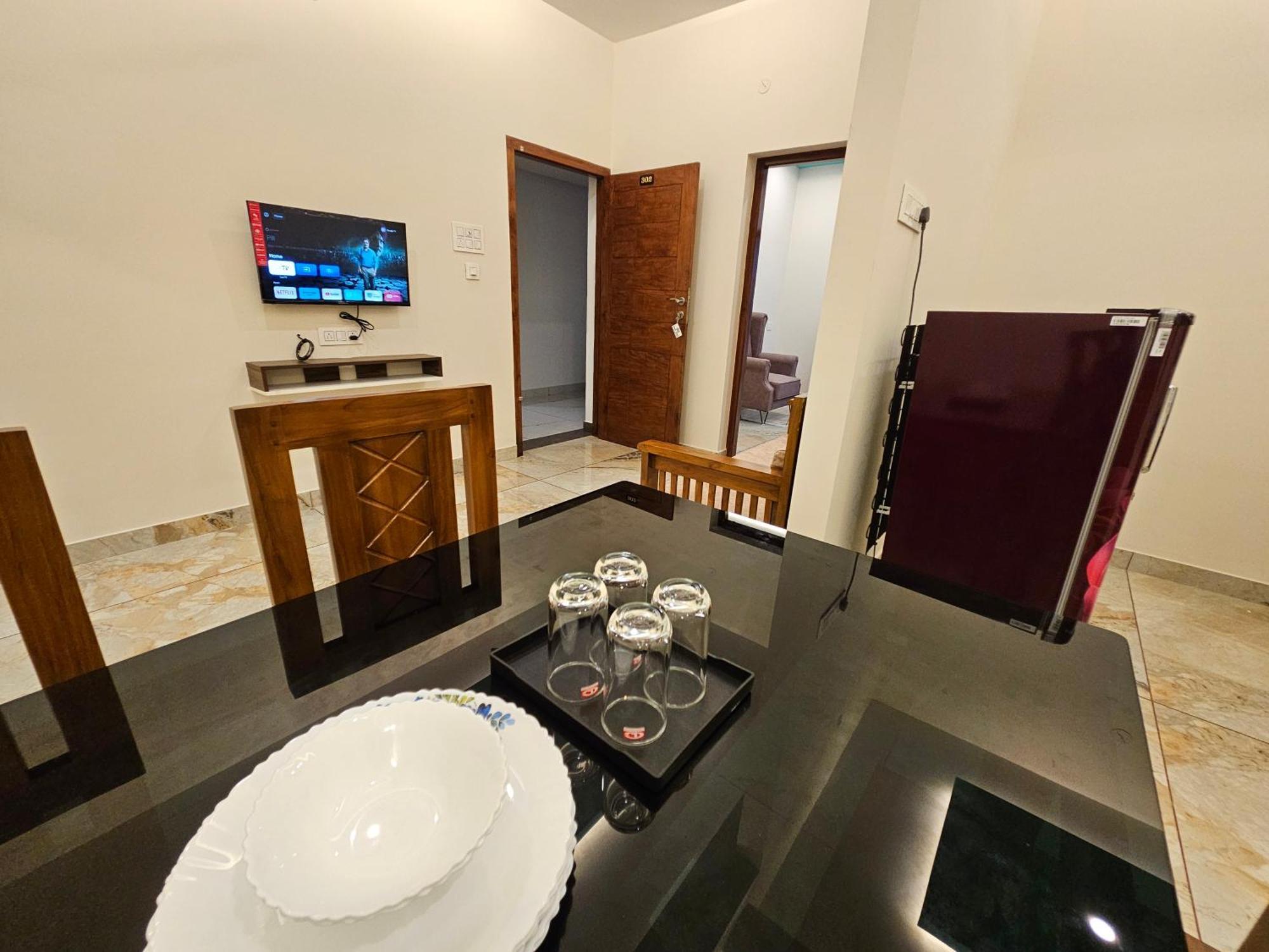 Olive Residence, Near Lakeshore Hospital *
