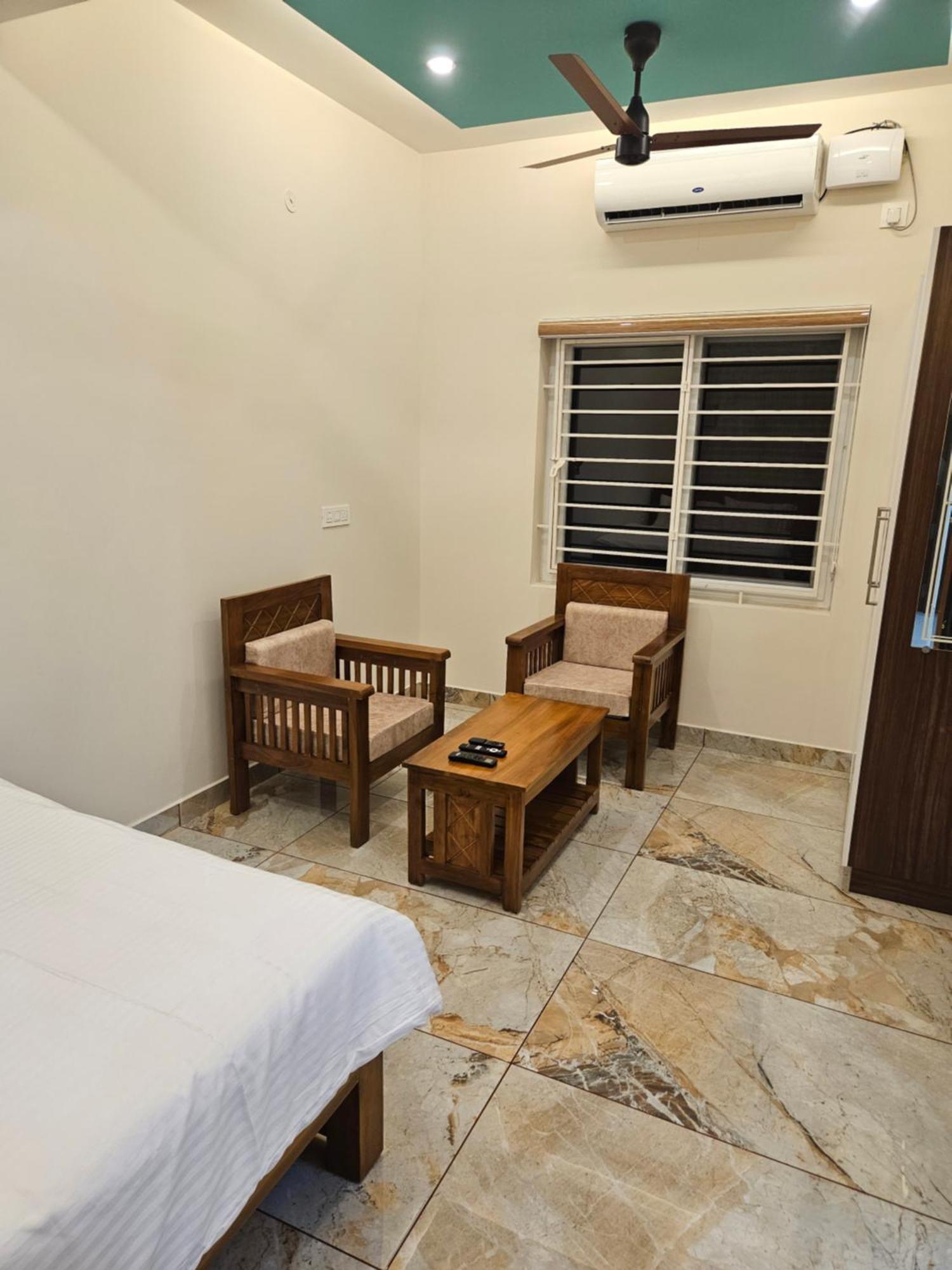 Apartment Olive Residence, Near Lakeshore Hospital *