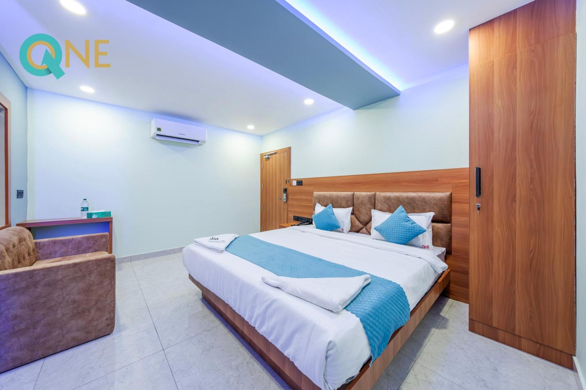 Q One Plaza Hotel 4*