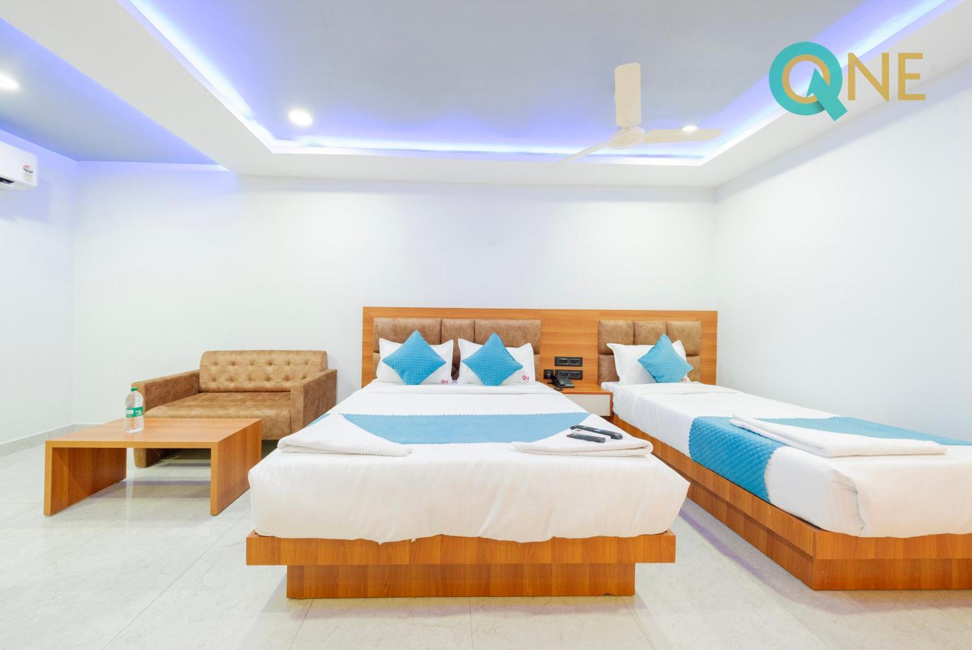 Hotel Q One Plaza