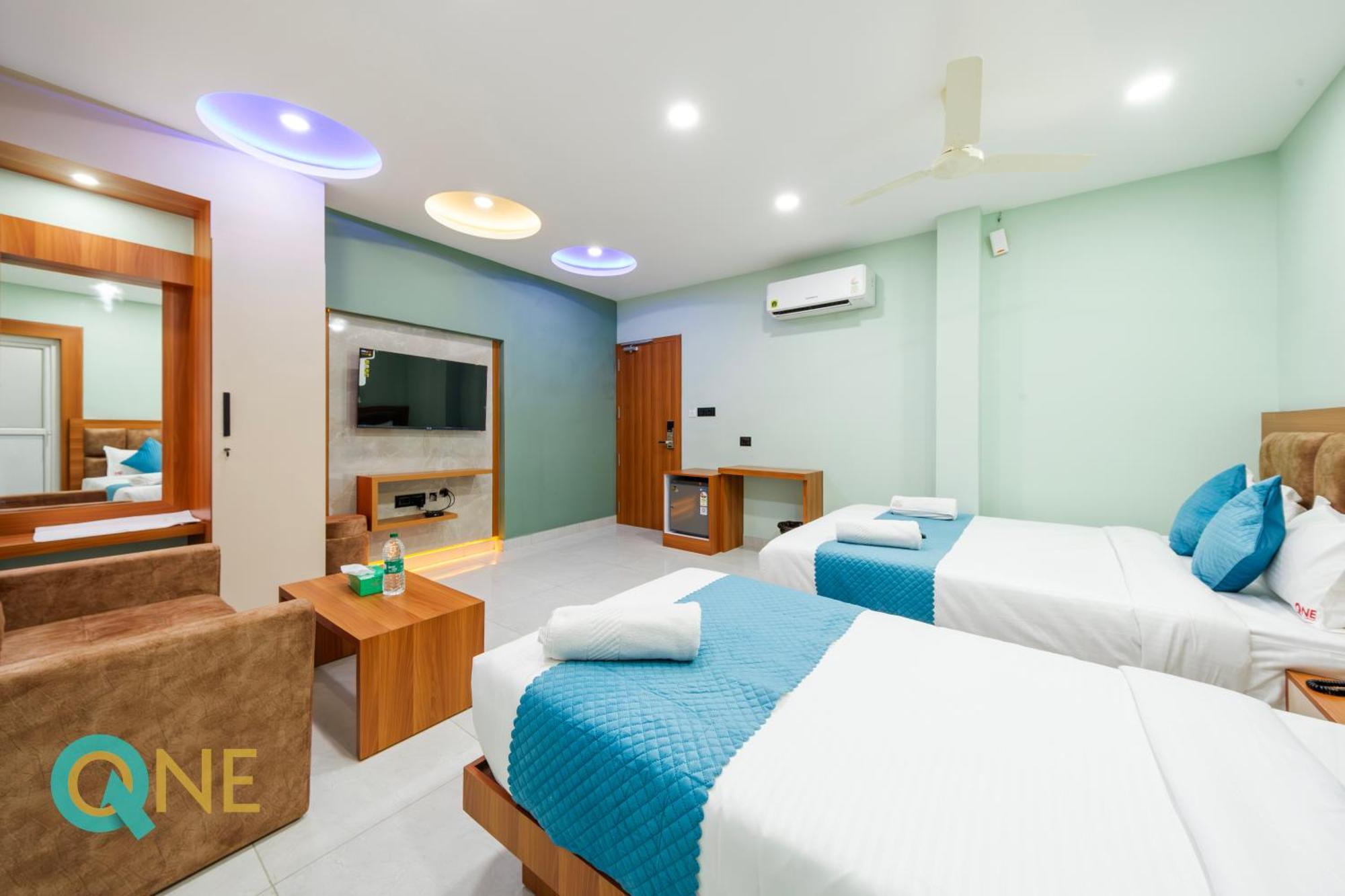 Q One Plaza Hotel 4*