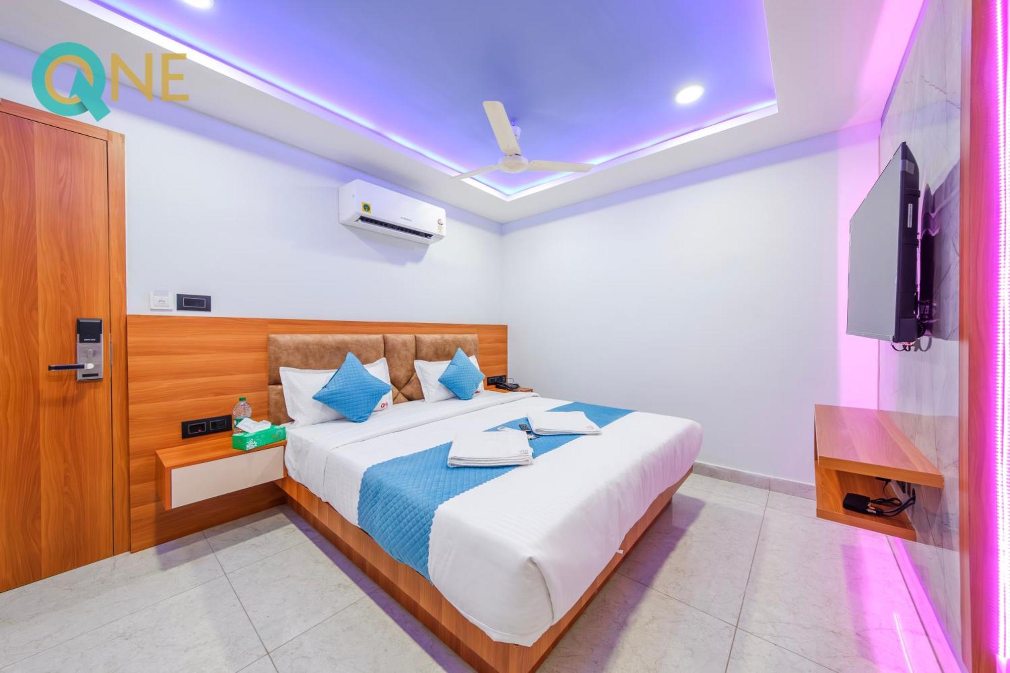 Hotel Q One Plaza