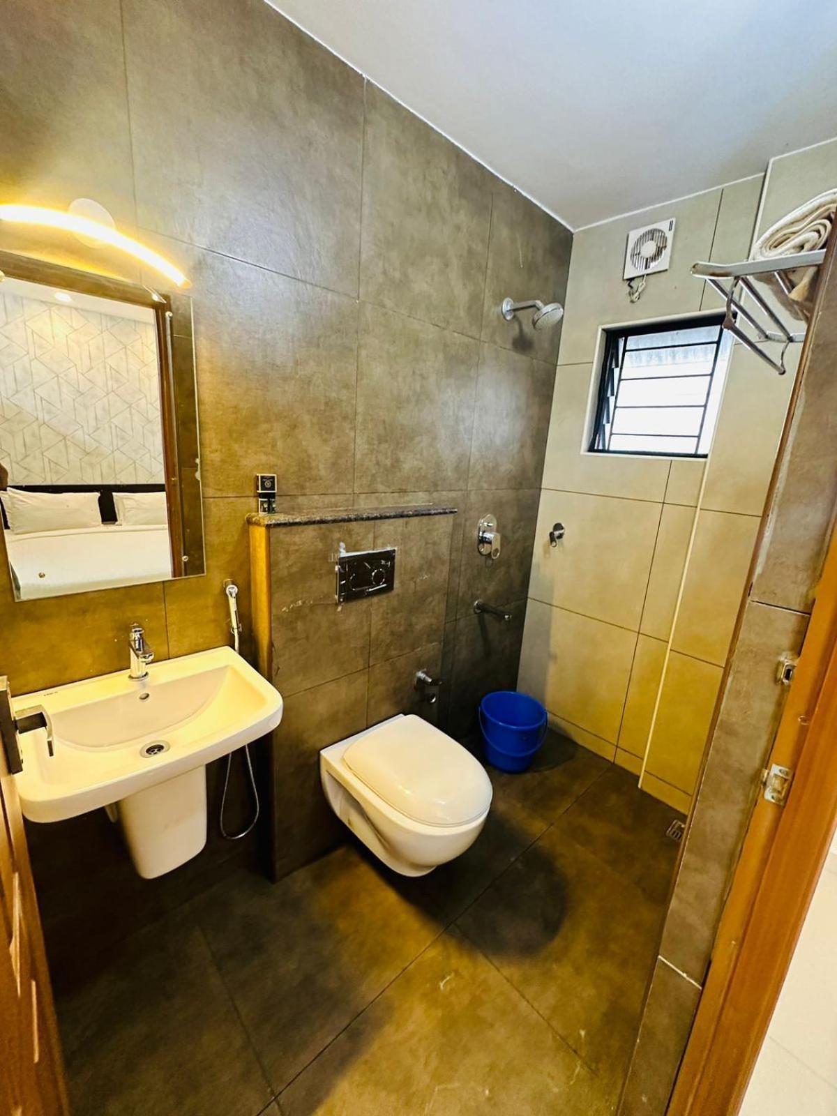 Nujoom & Hotel Kochi