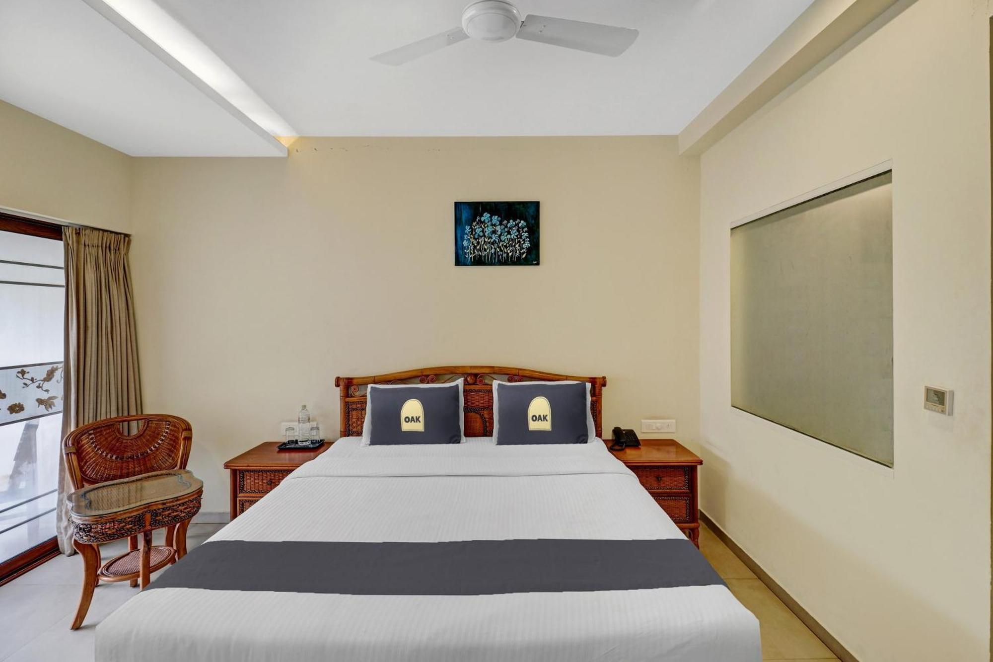 Hotel Townhouse Oak Edassery's Sealine