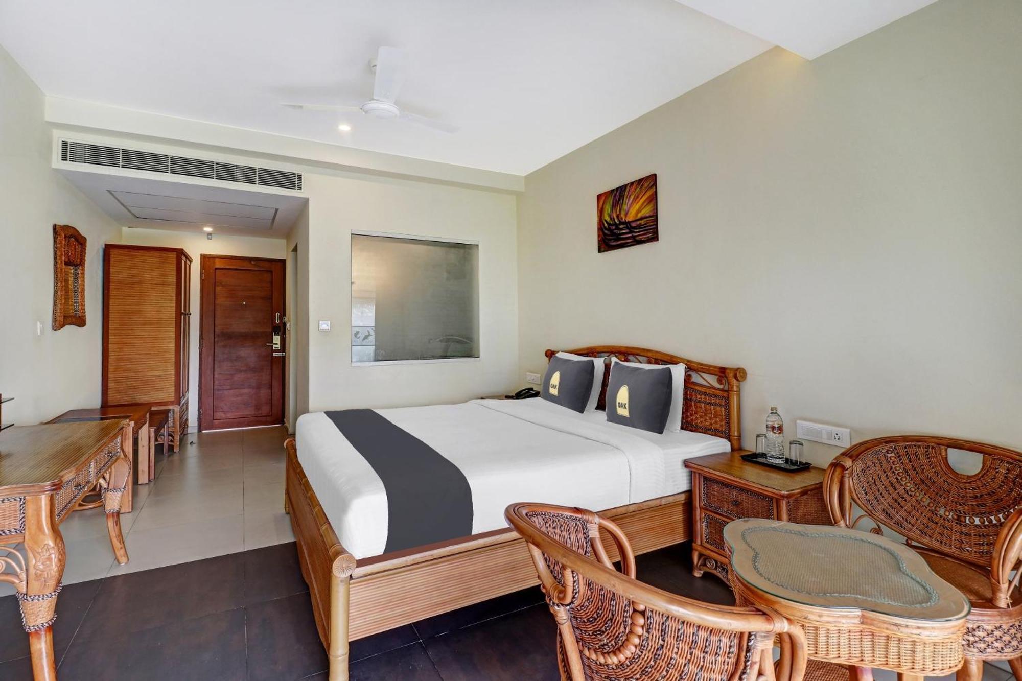 Townhouse Oak Edassery's Sealine Hotel Kochi