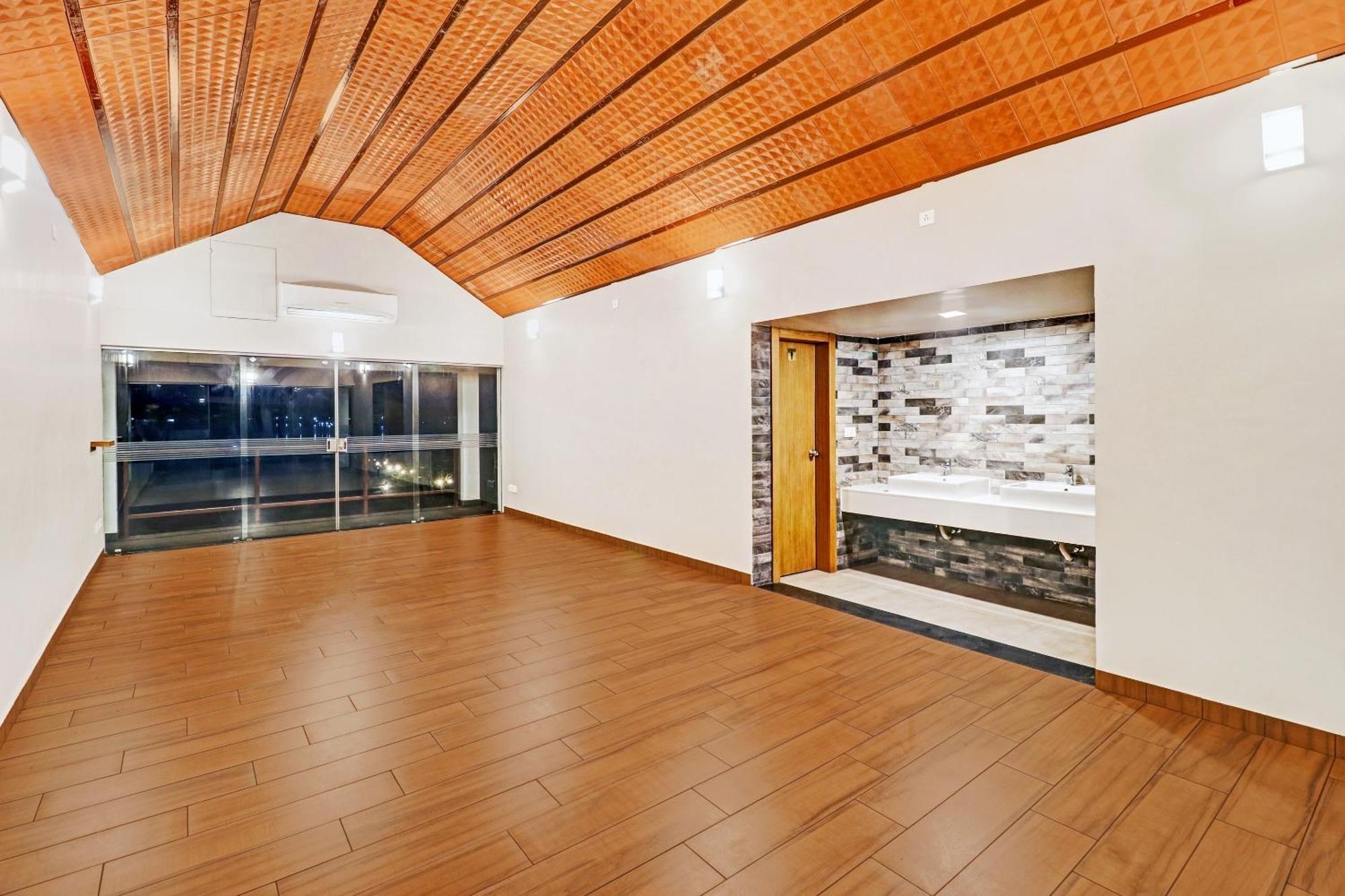 Townhouse Oak Edassery's Sealine Hotel