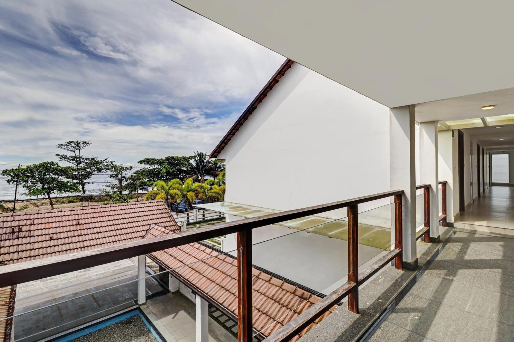 Townhouse Oak Edassery's Sealine Kochi