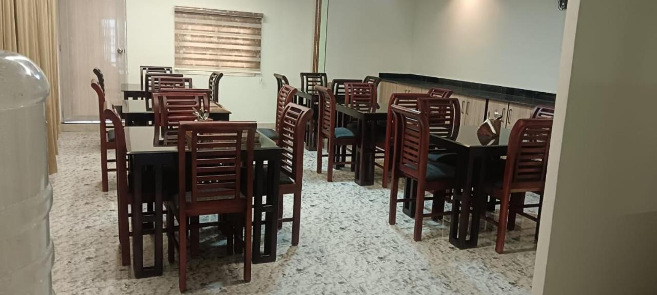 Treebo Shore Residency, 290 M From Lakeshore Hospital 3*