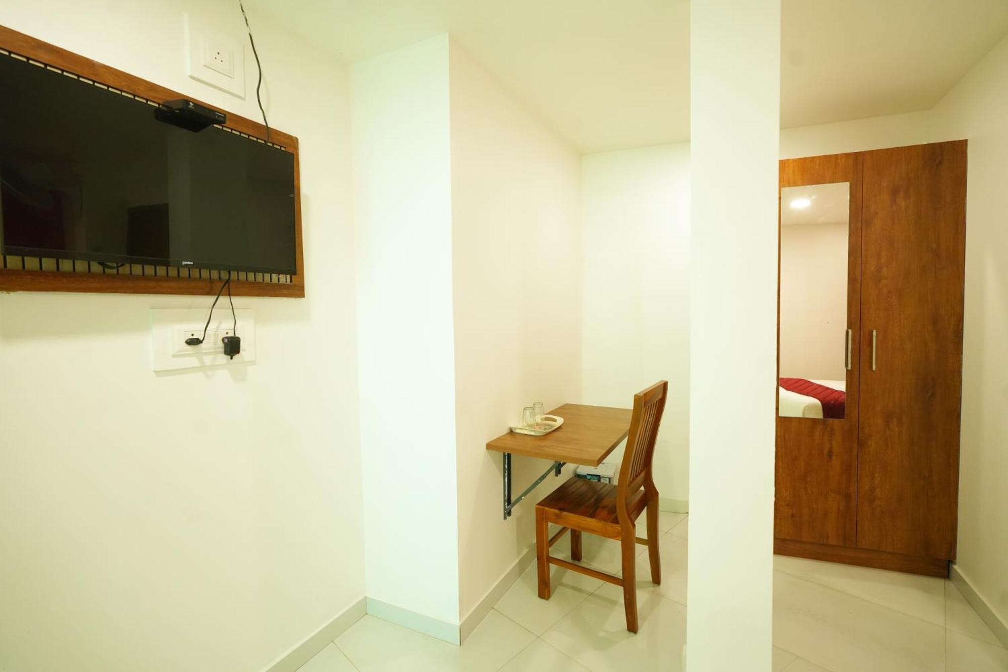 Amsher Suit Lulu Mall Road Hotel Kochi