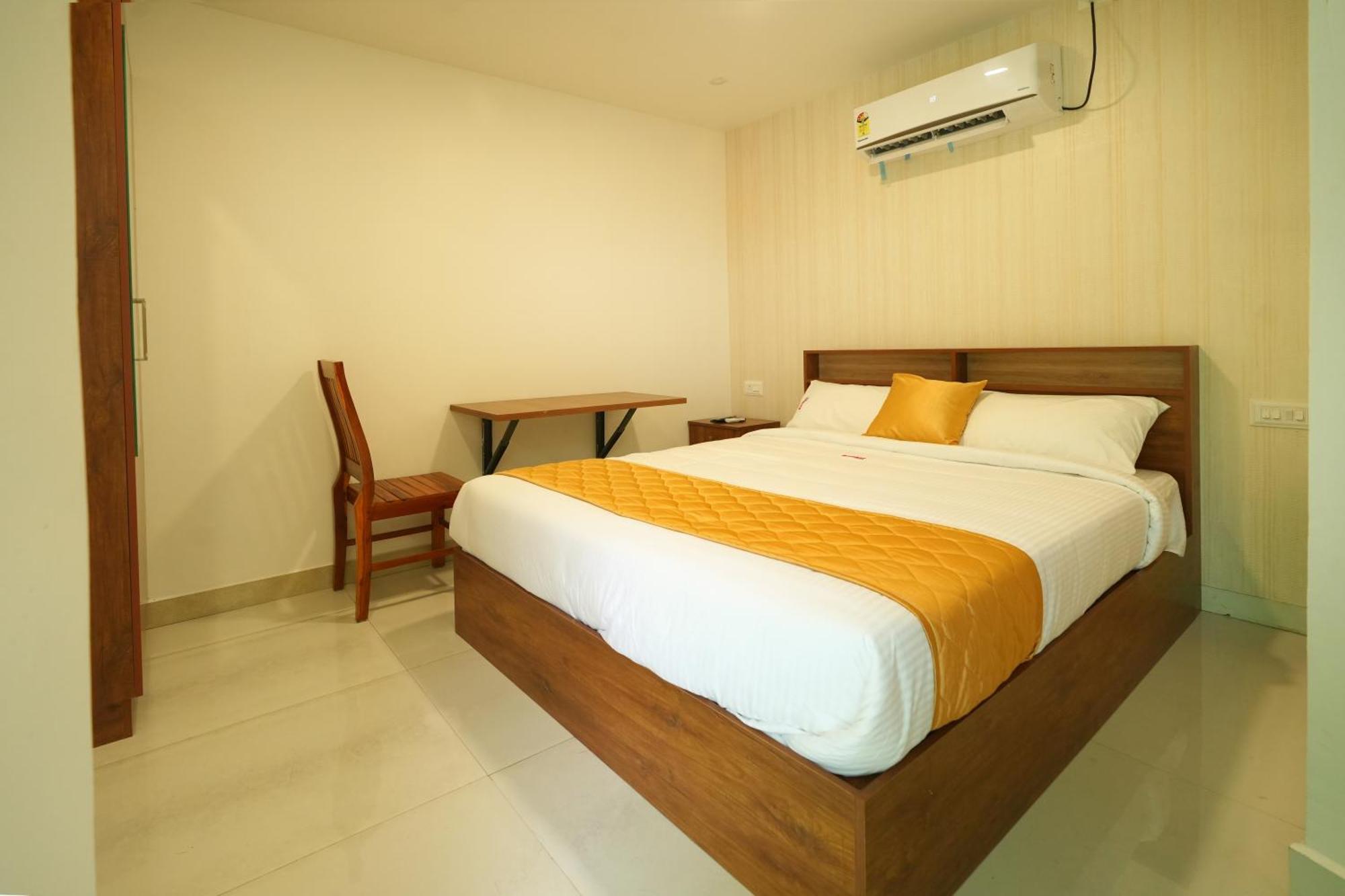 Hotel Amsher Suit Lulu Mall Road 3*