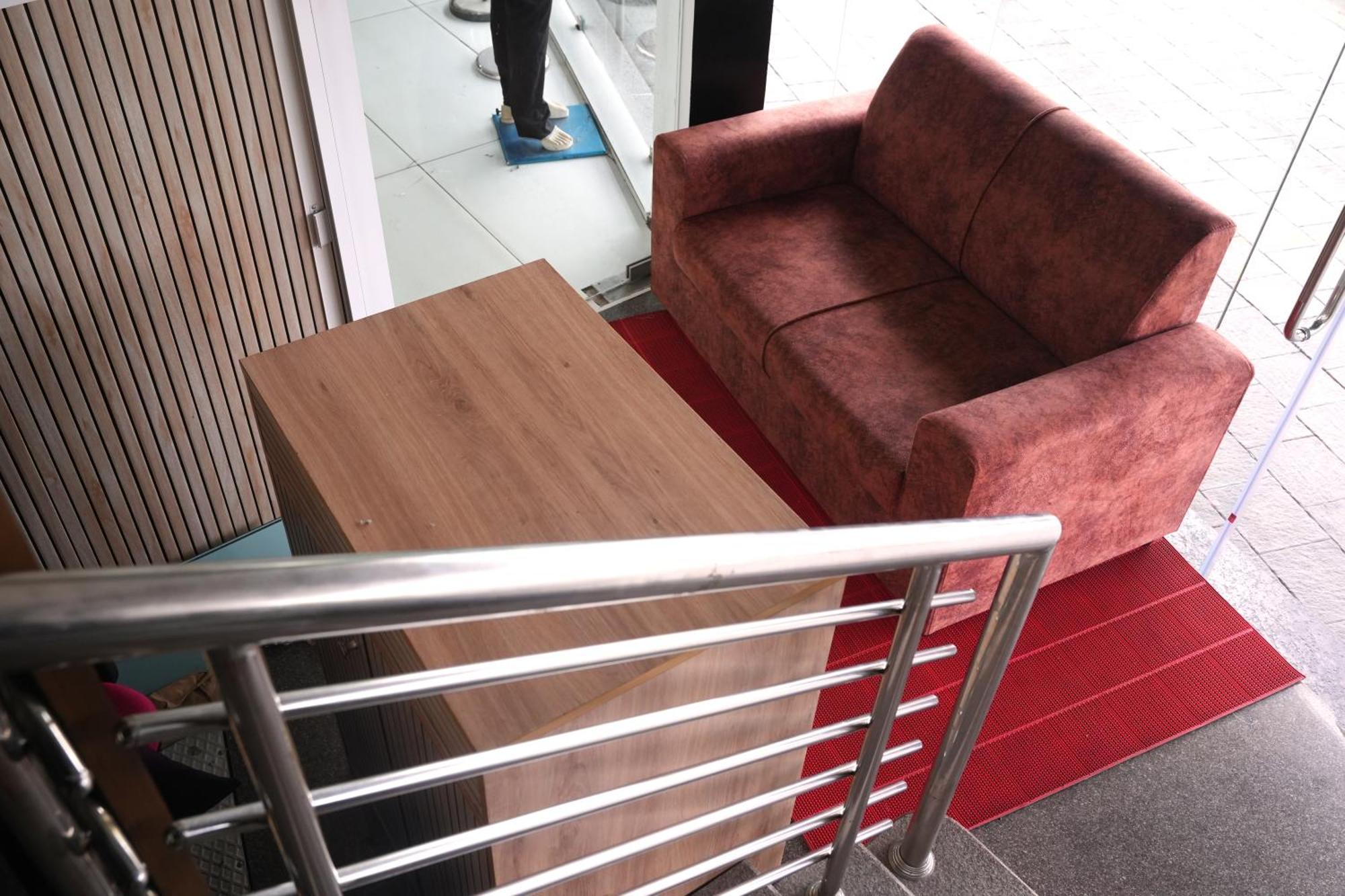 Amsher Suit Lulu Mall Road