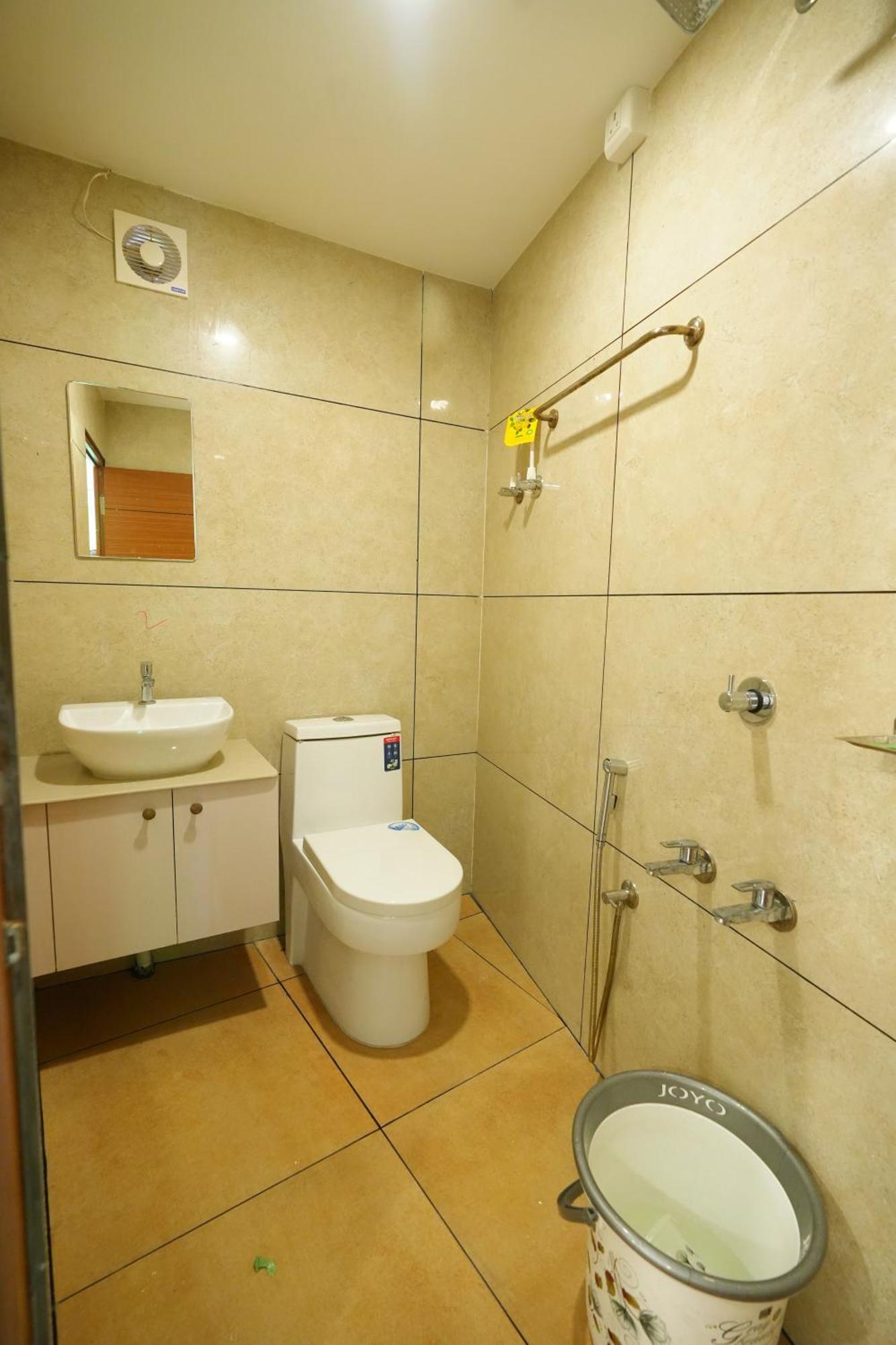 Amsher Suit Lulu Mall Road Hotel 3*