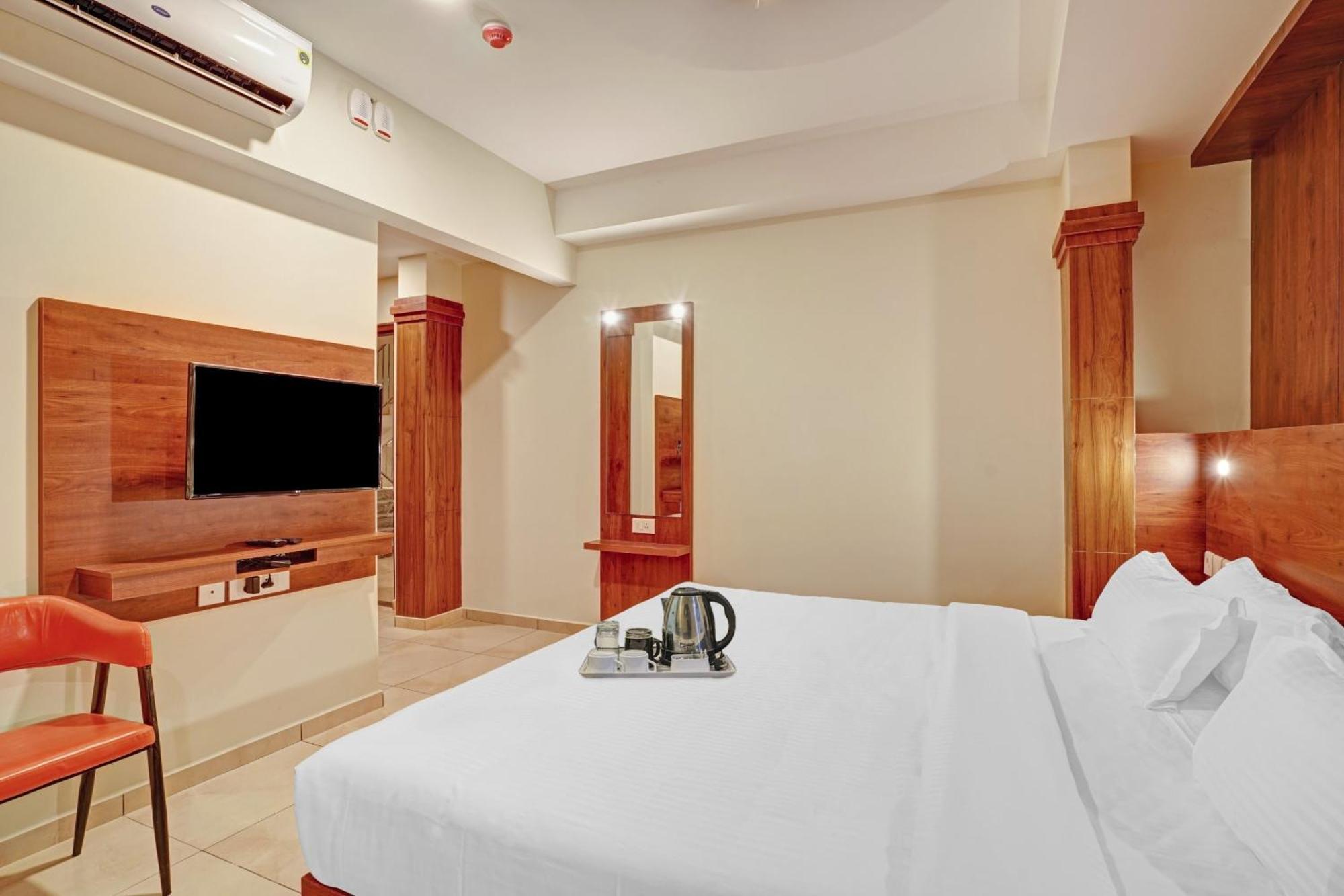 Super Townhouse Edasserys Sea Pearl Hotel Kochi