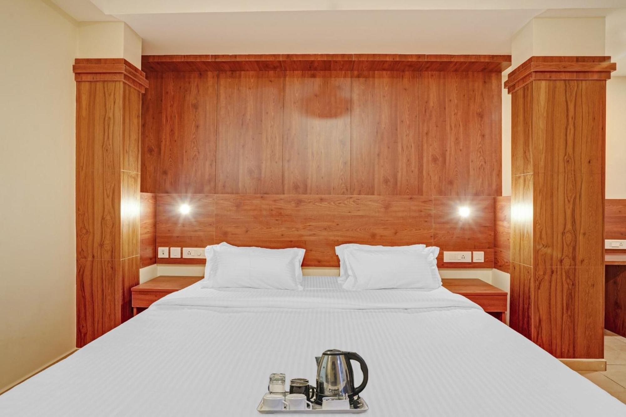 Super Townhouse Edasserys Sea Pearl Hotel Kochi
