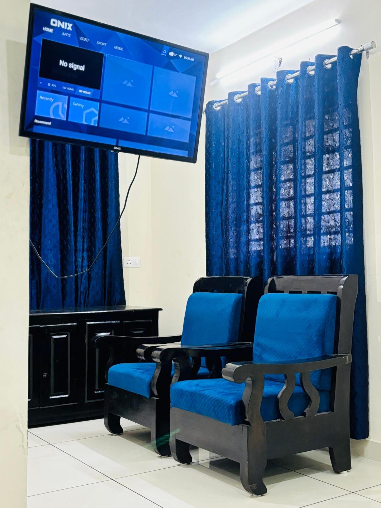 Hotel Uniro & Packages 2*