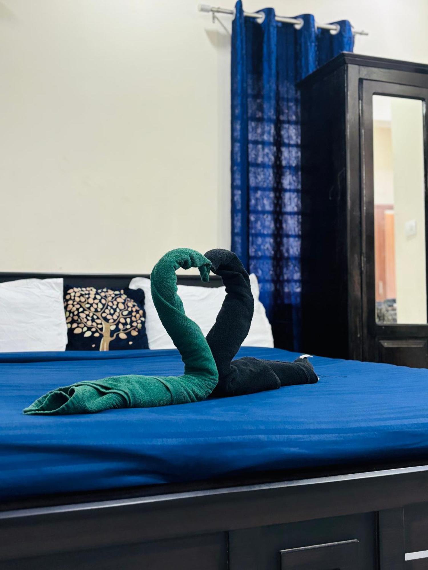 Hotel Uniro & Packages 2*