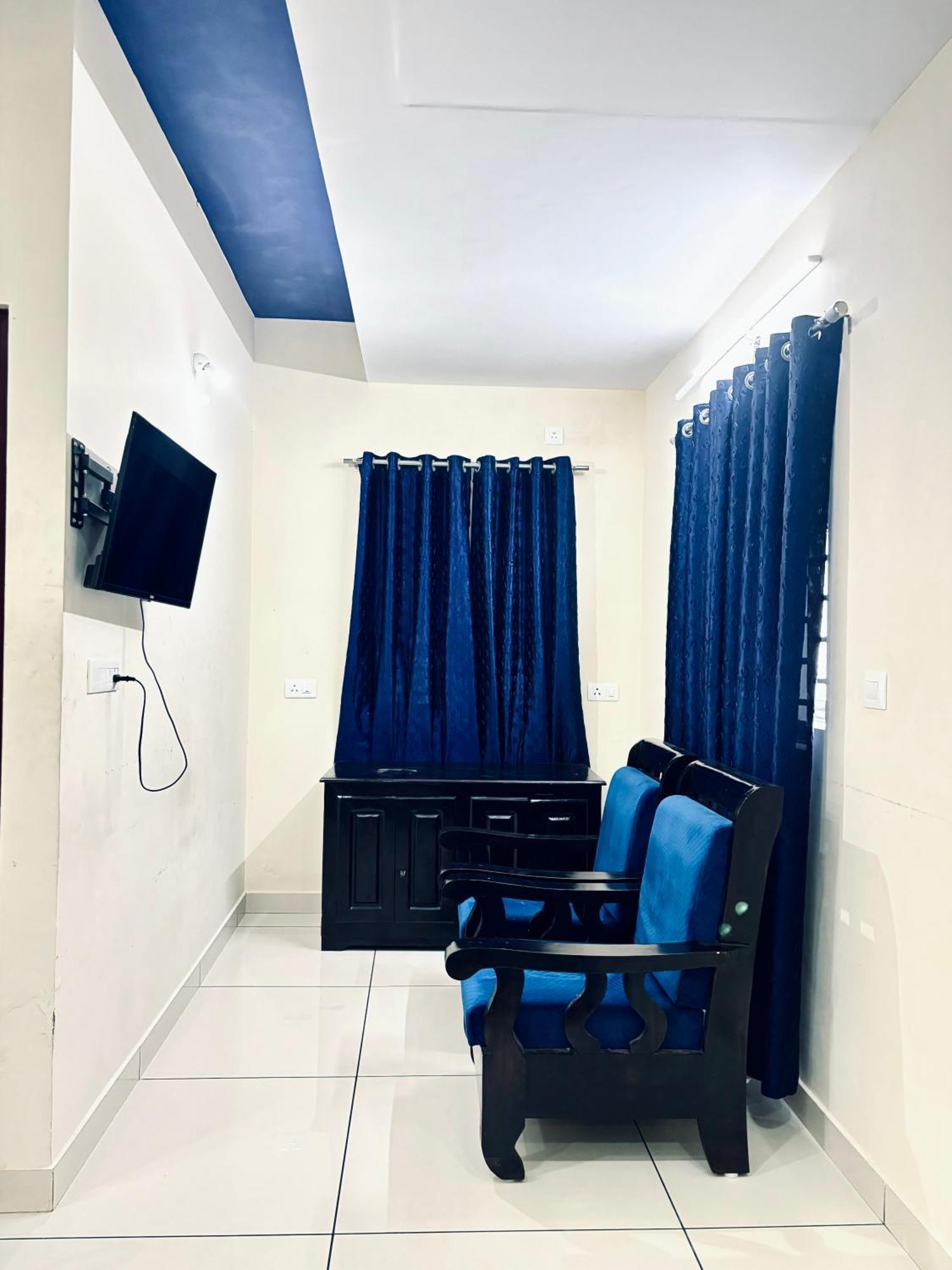 Uniro & Packages Hotel