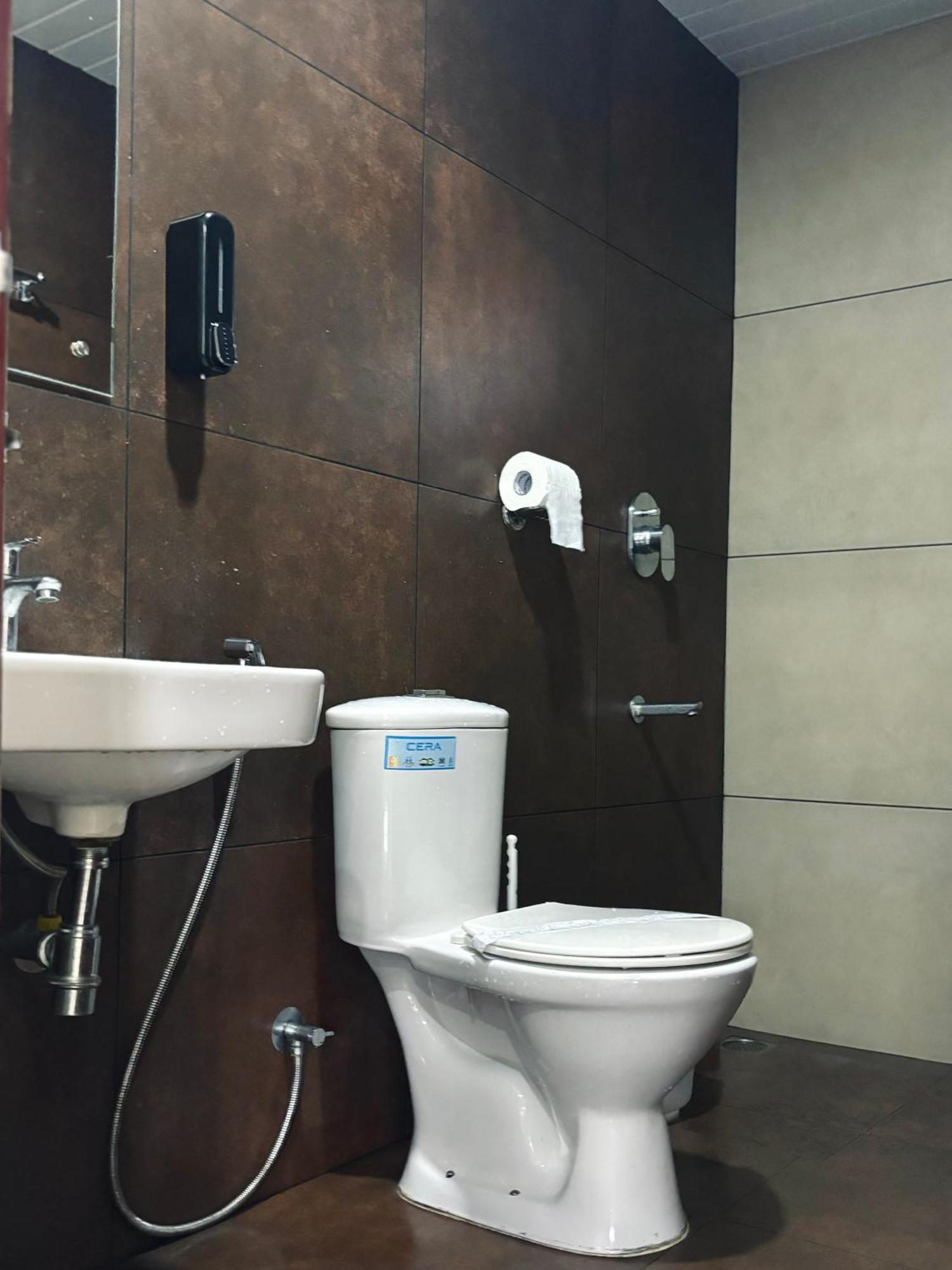 Uniro & Packages Hotel