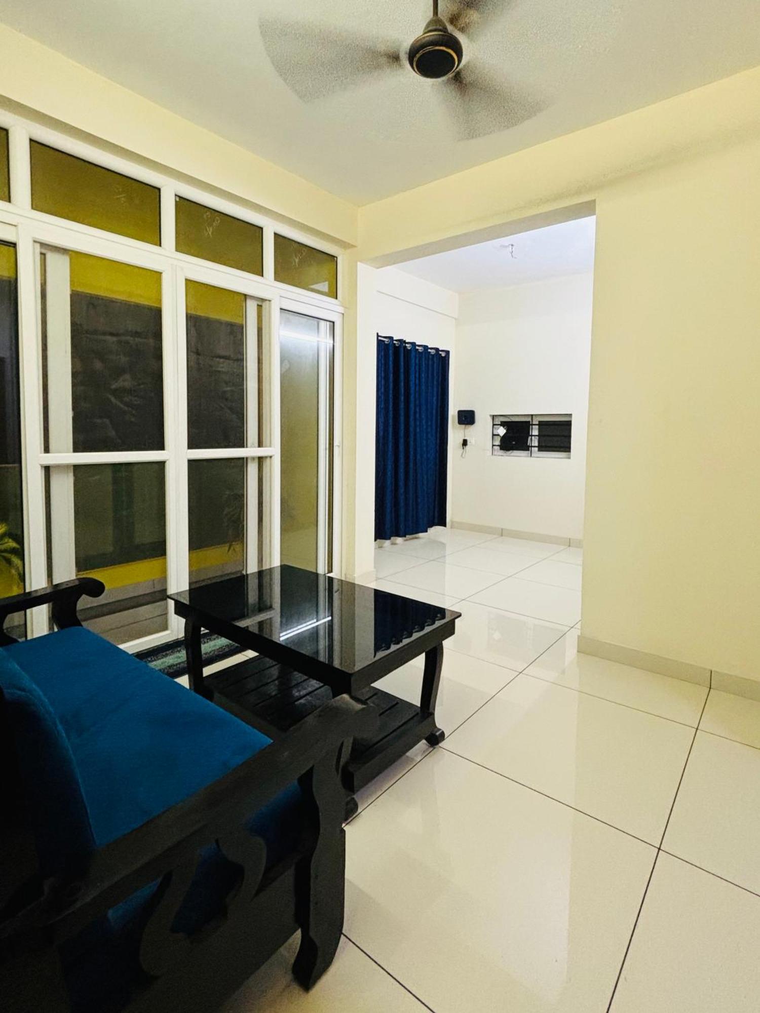Hotel Uniro & Packages 2*