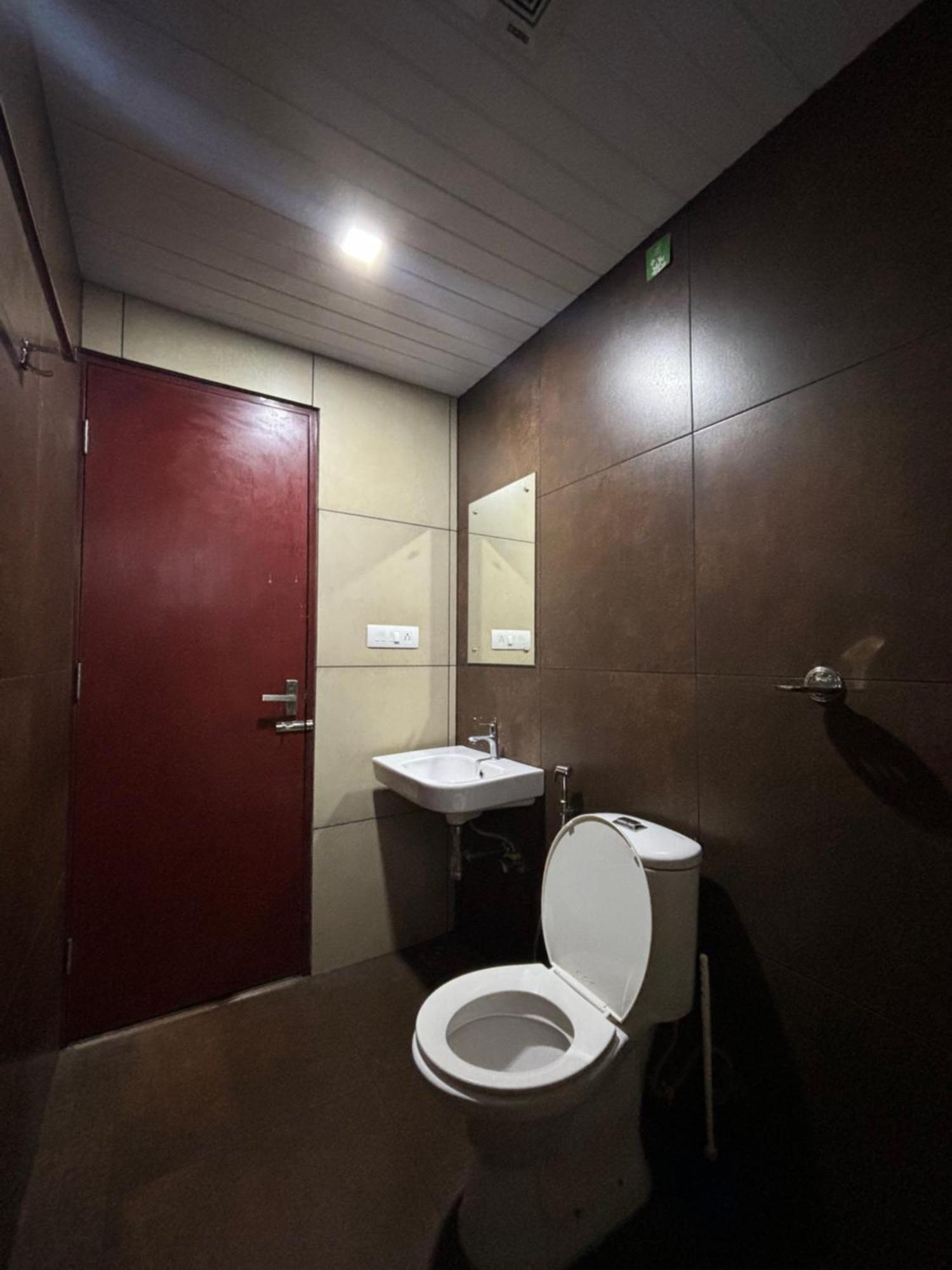 Uniro & Packages Hotel Kochi