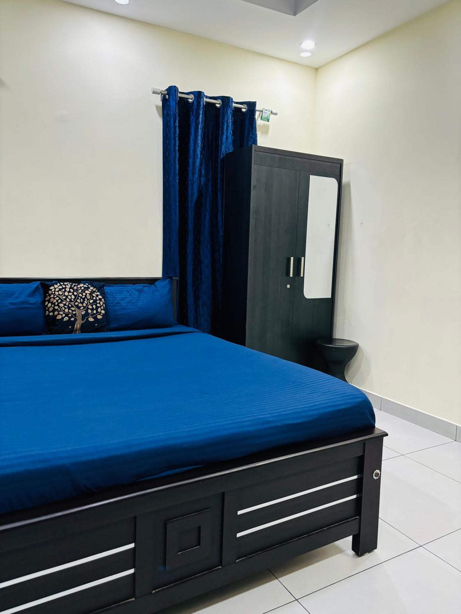 Hotel Uniro & Packages