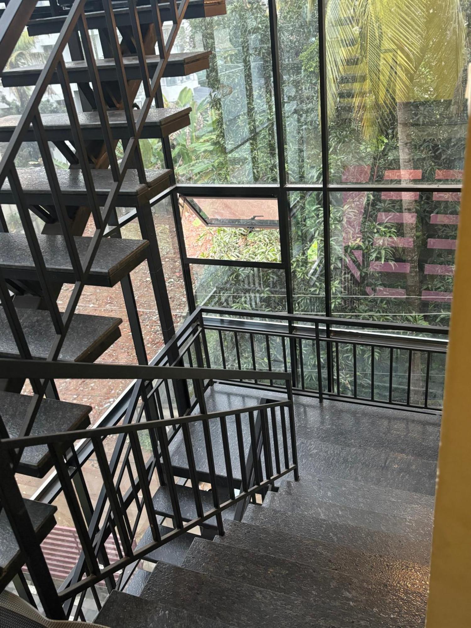 Uniro & Packages Hotel 2*
