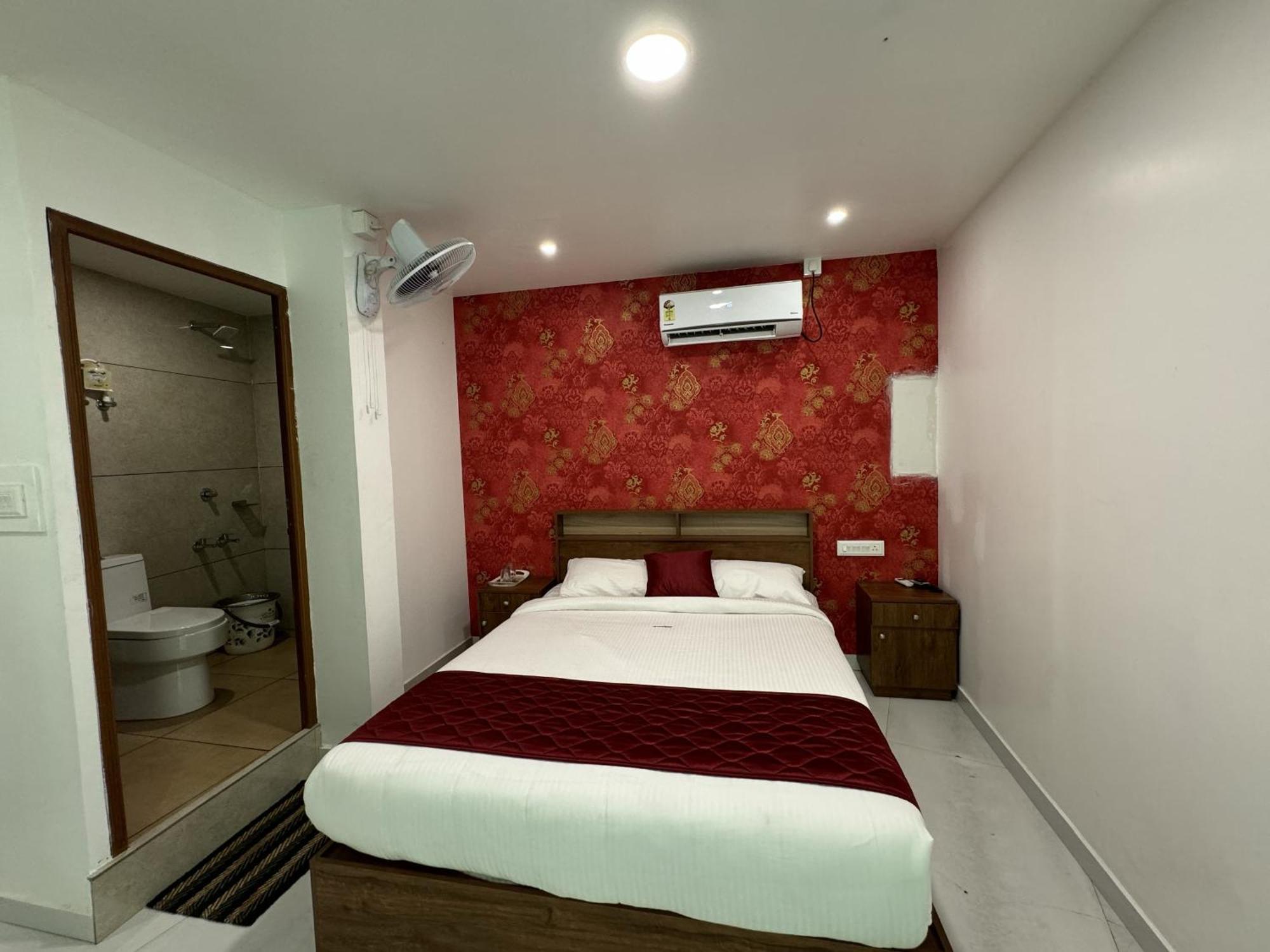 Amsher Suit Lulu Mall Road Hotel Kochi