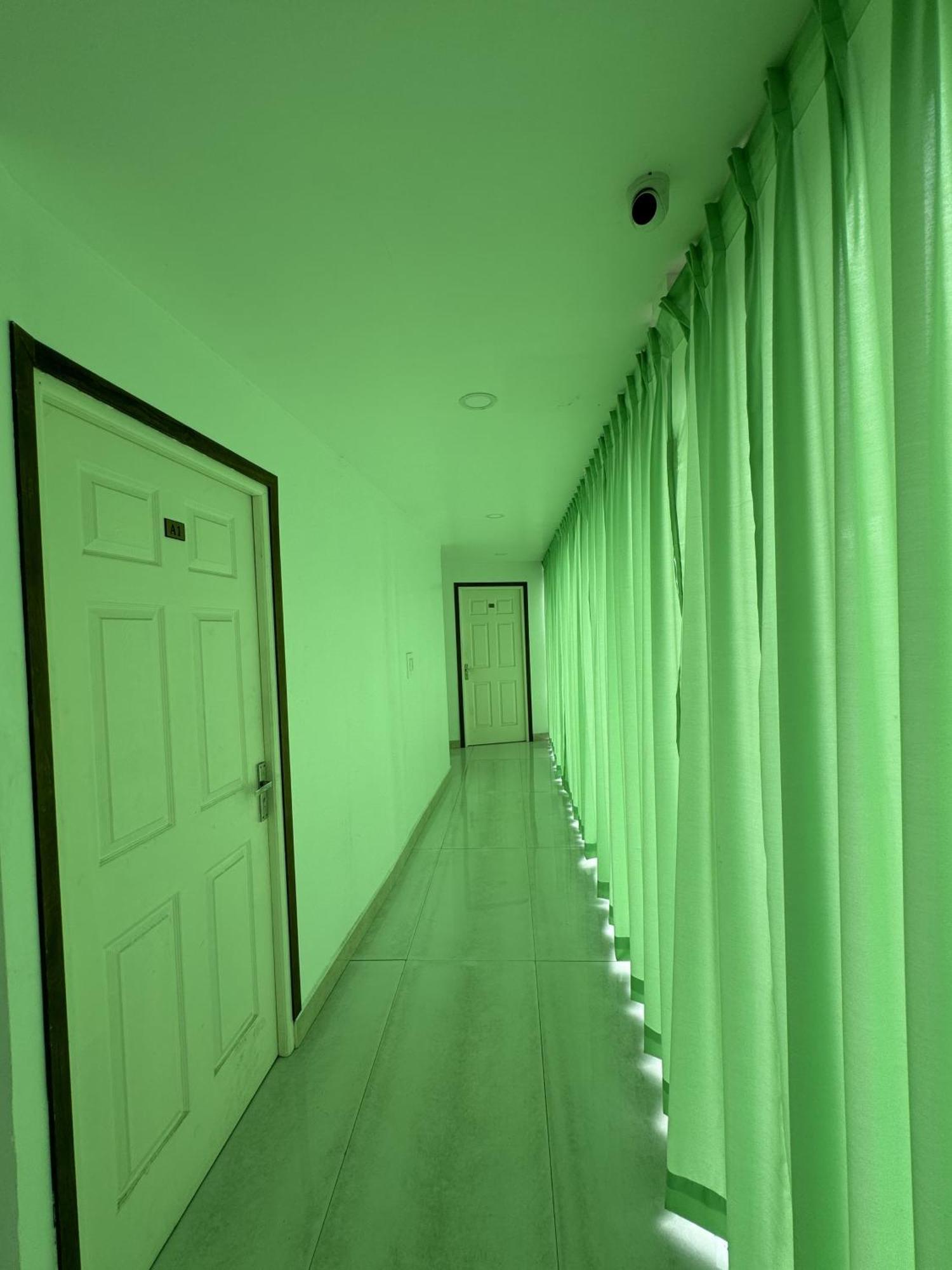 Hotel Amsher Suit Lulu Mall Road