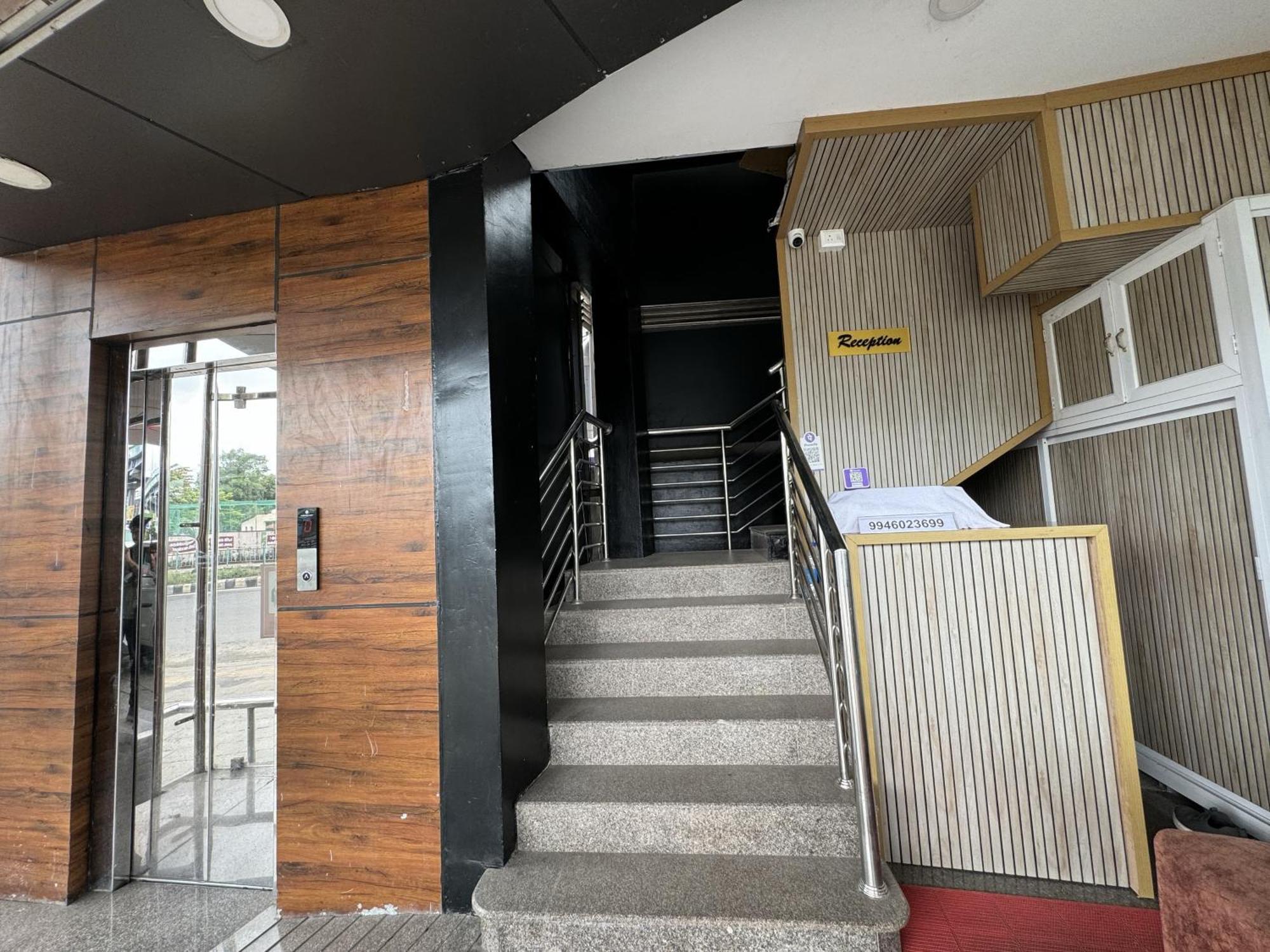 Amsher Suit Lulu Mall Road 3*
