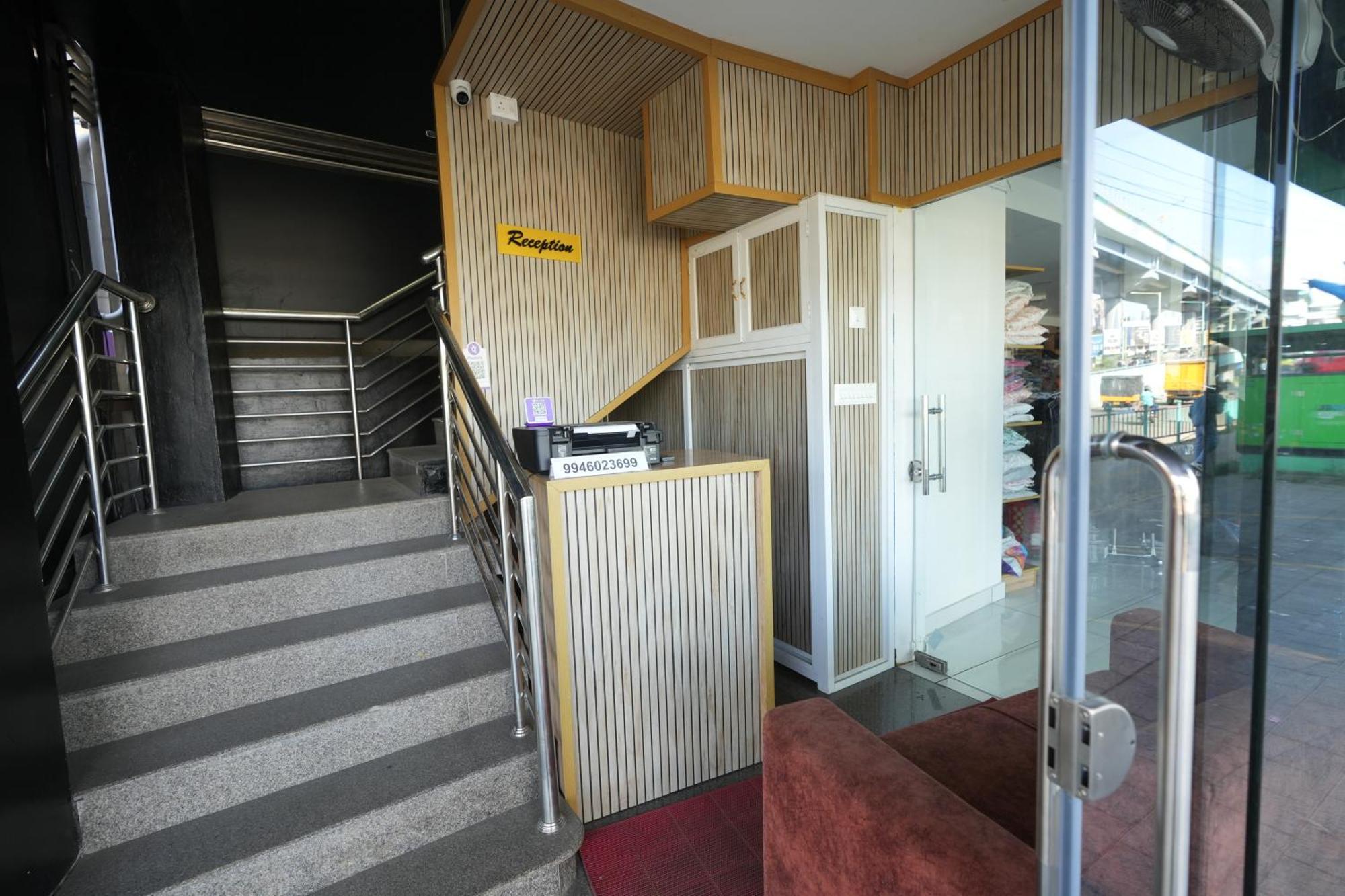Hotel Amsher Suit Lulu Mall Road Kochi