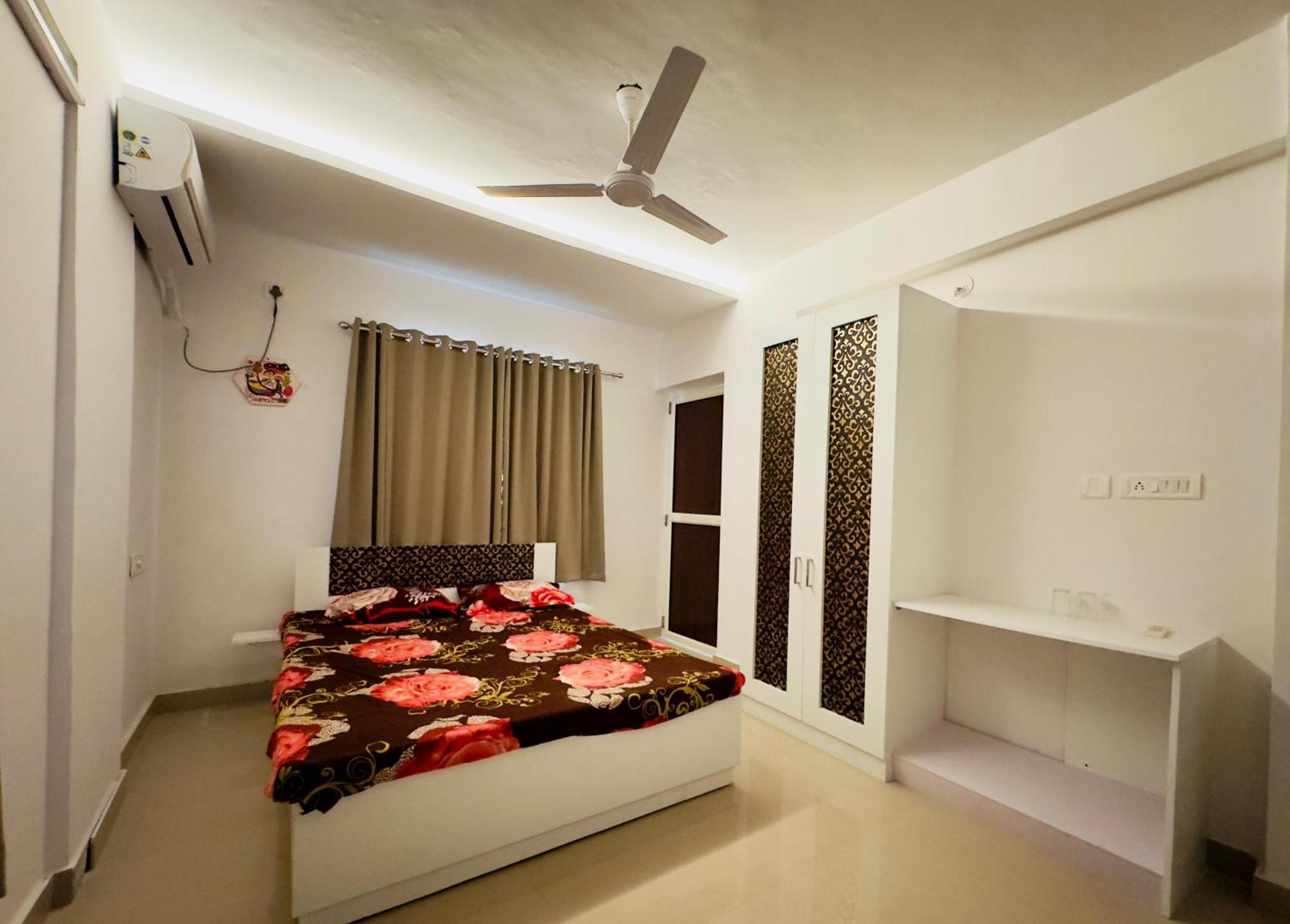 Veu Ragamalika Cochin Near Lakeshore Hospital Apartment