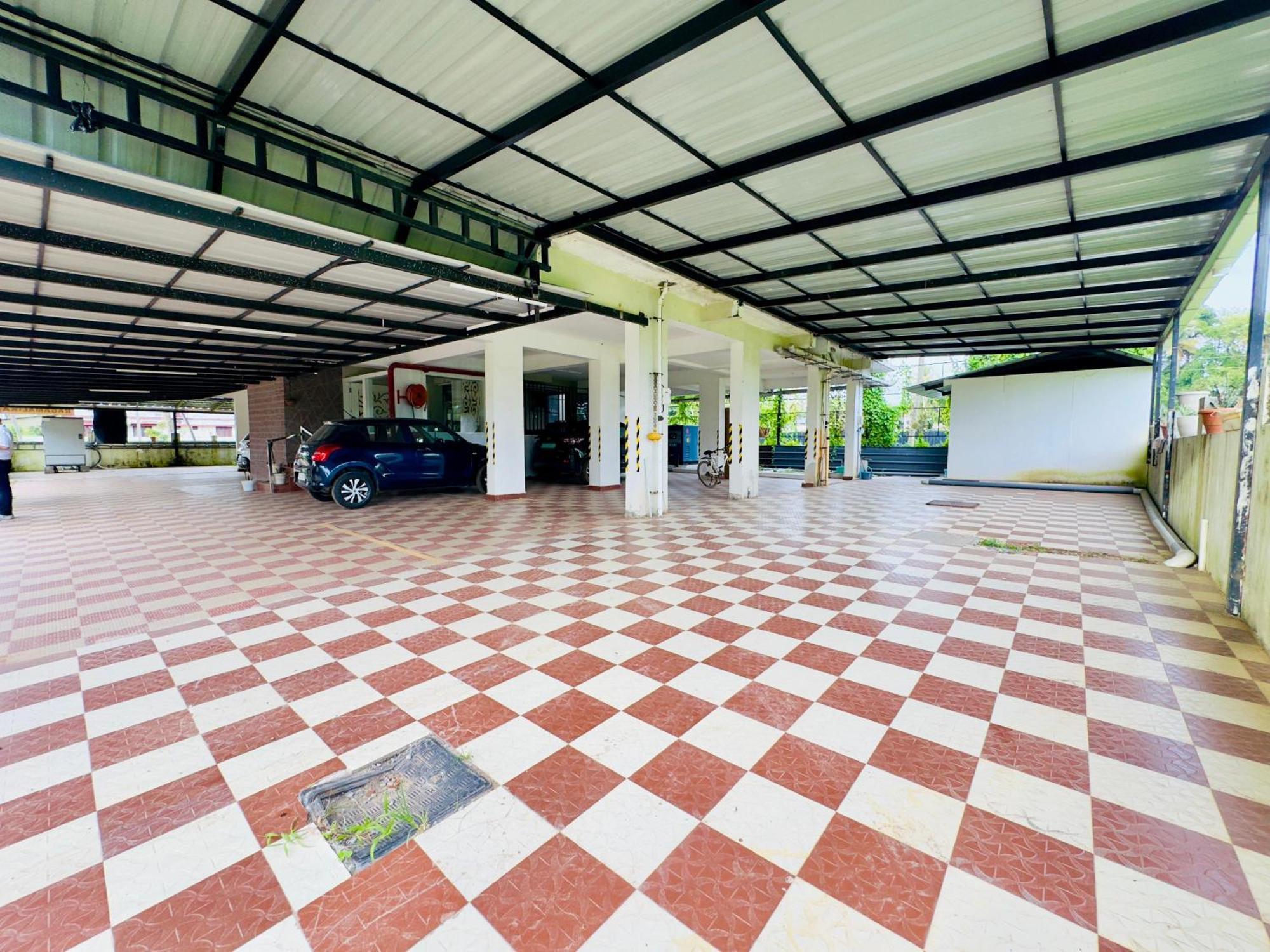 Veu Ragamalika Cochin Near Lakeshore Hospital Apartment *