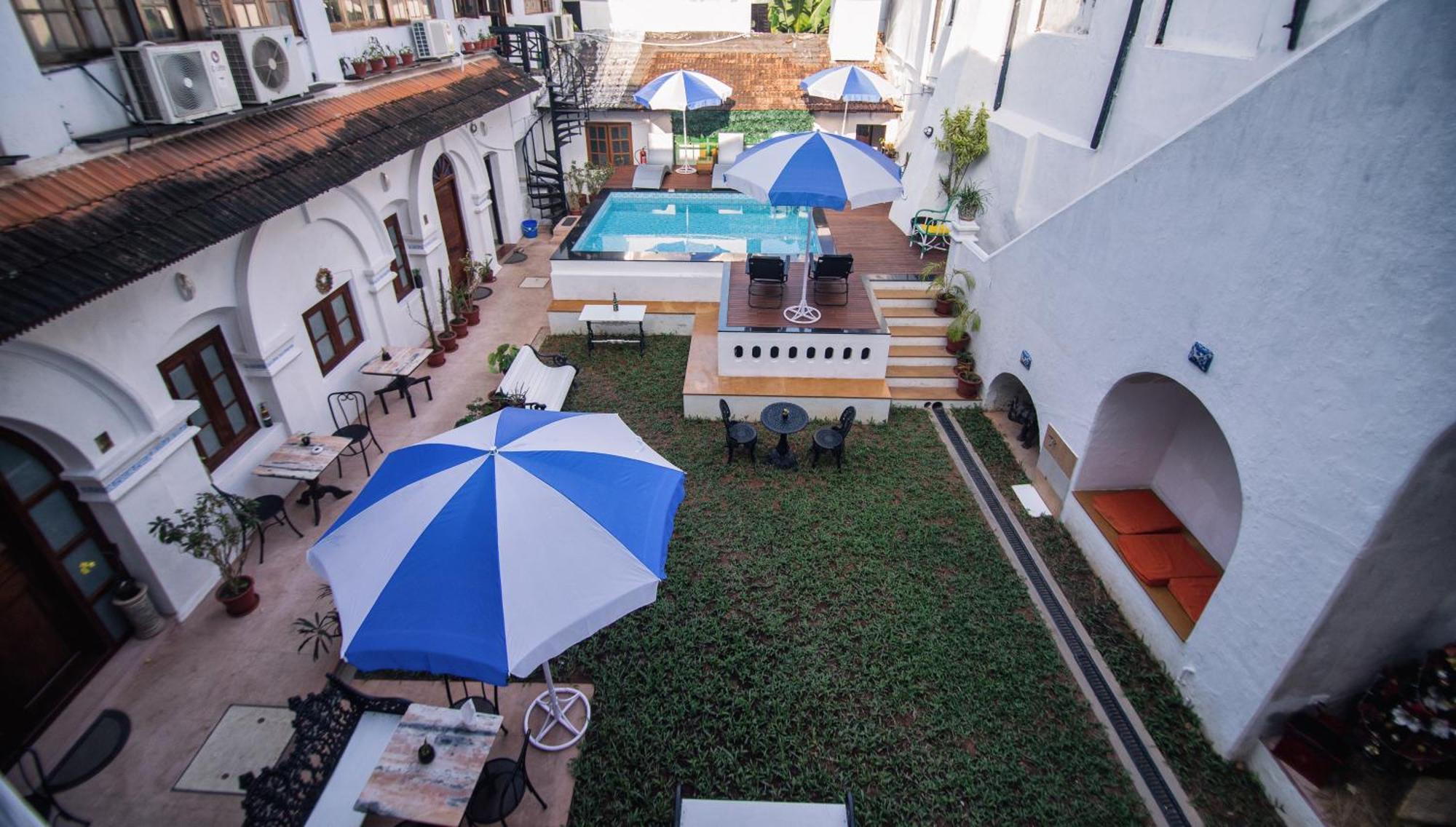 Old Courtyard Hotel