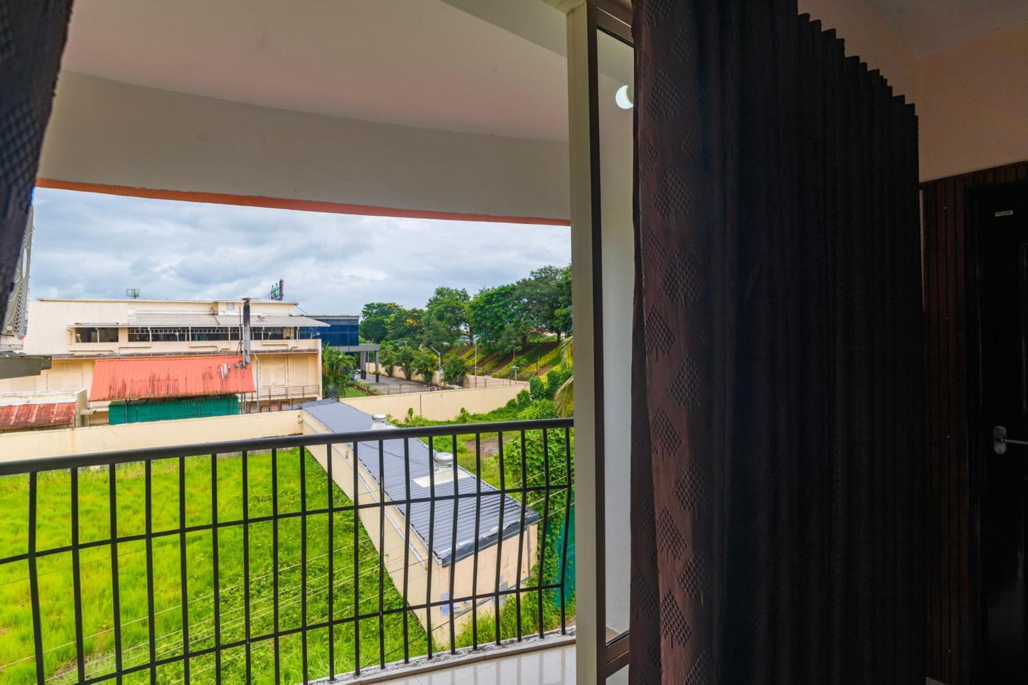 Sancta Maria Airport Hotel *