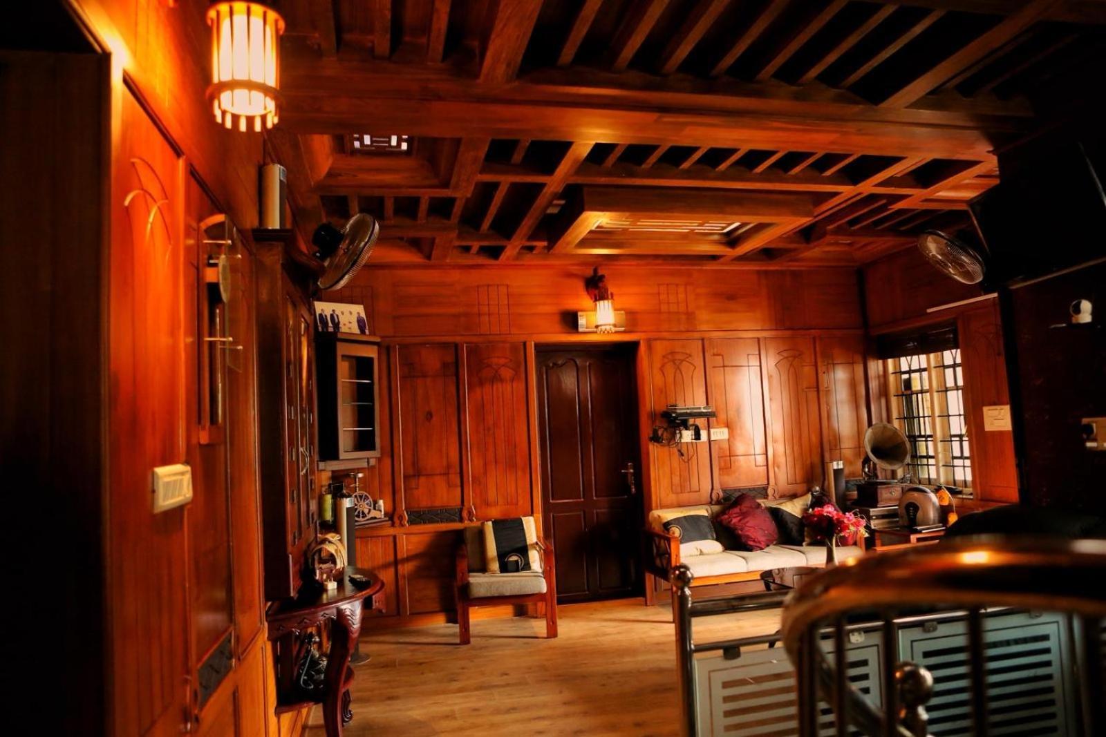 Chilanka Place Away From - Ernakulam- Kerala Villa *