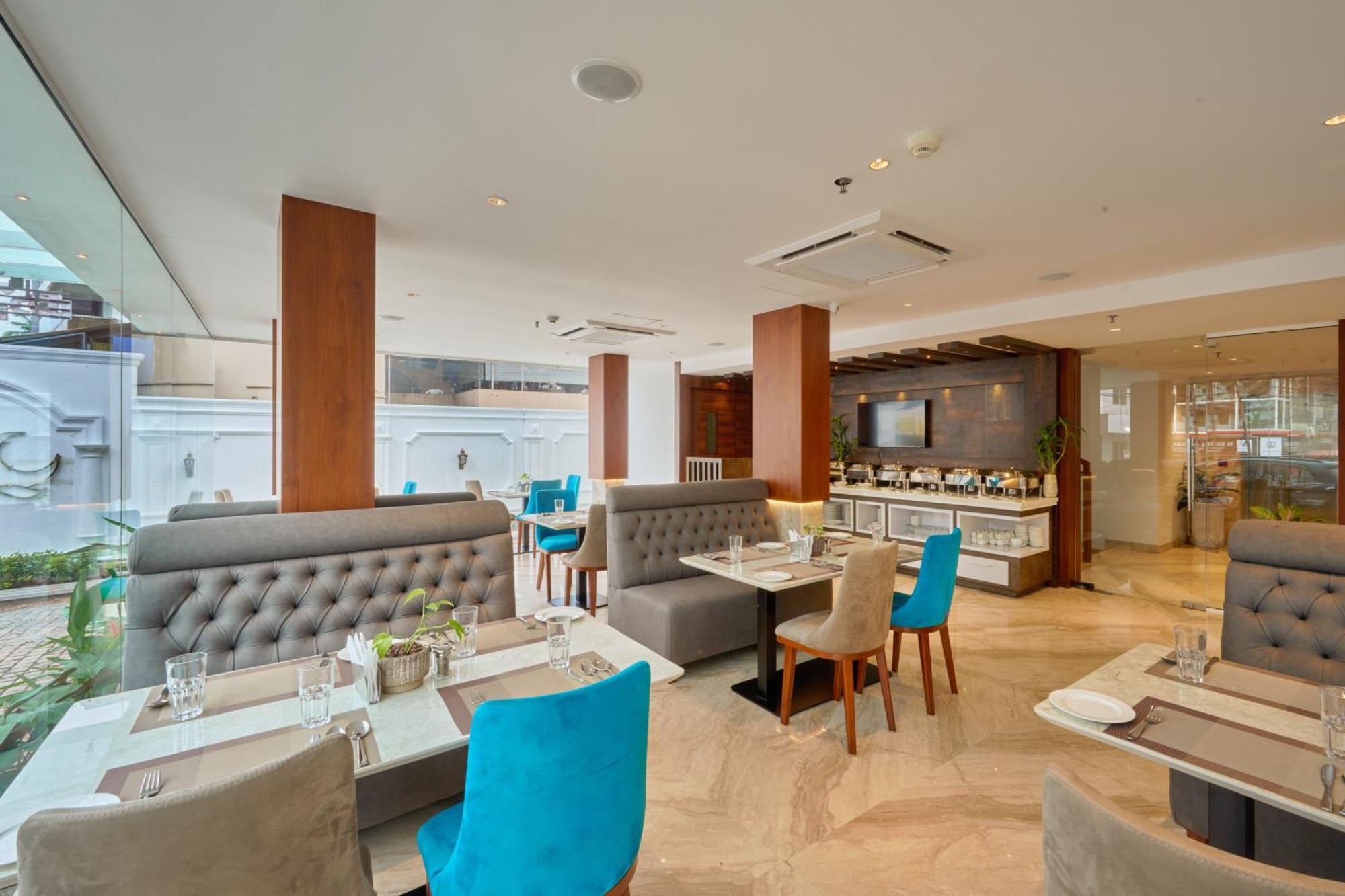 Q-white Crescent Hotel Kochi