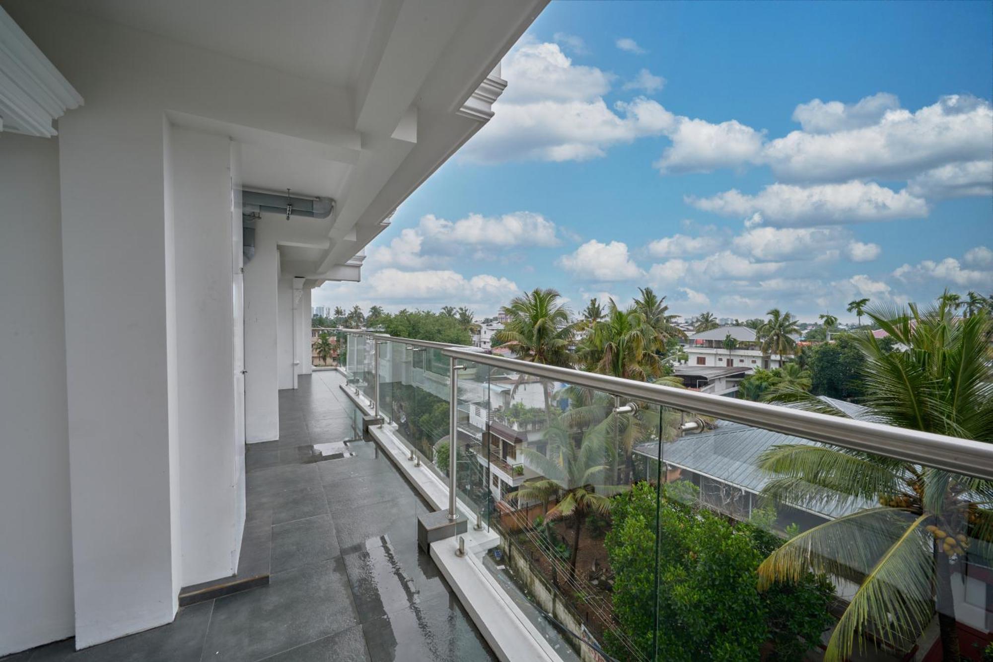 Hotel Q-white Crescent Kochi
