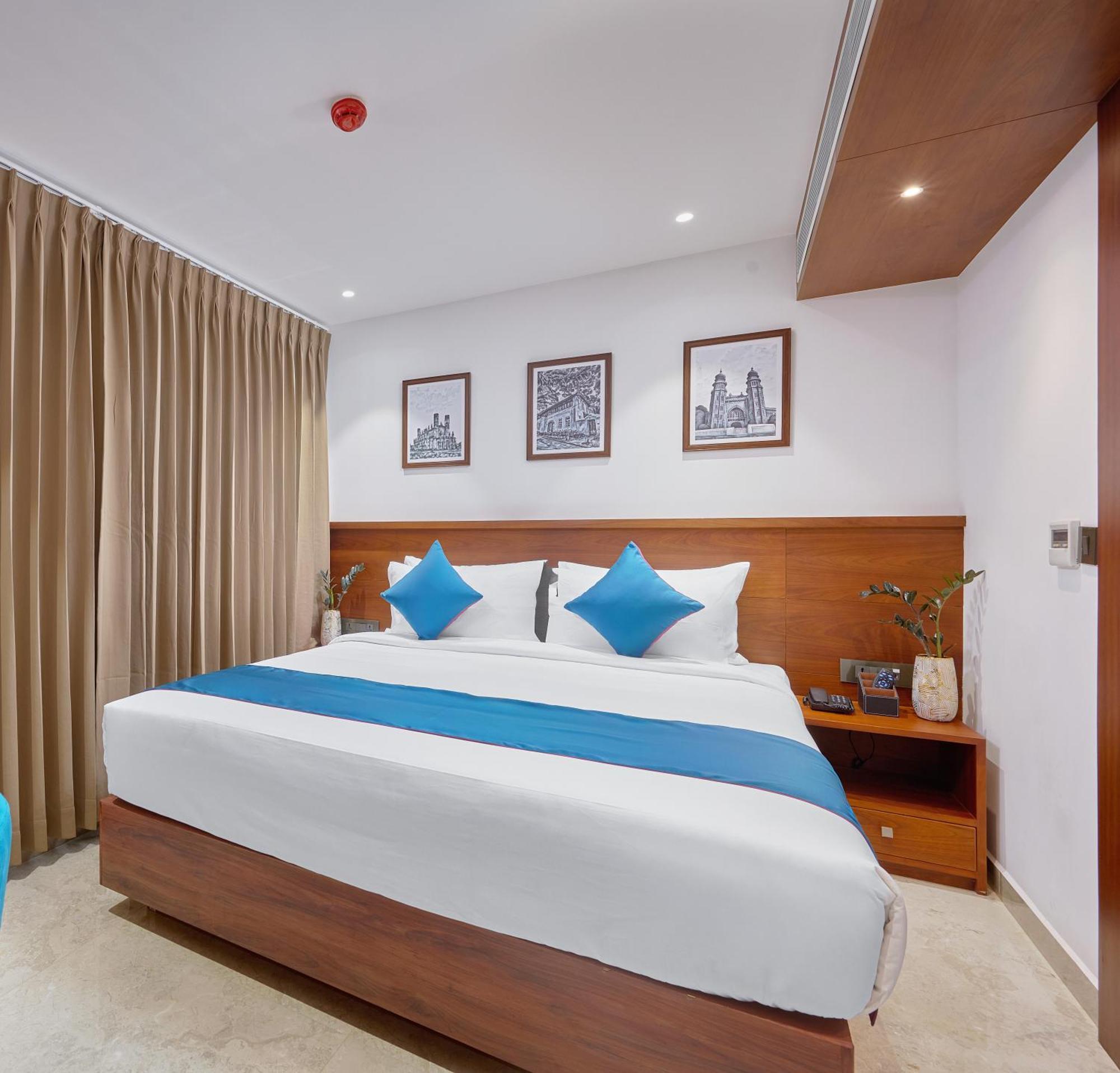 Q-white Crescent Kochi