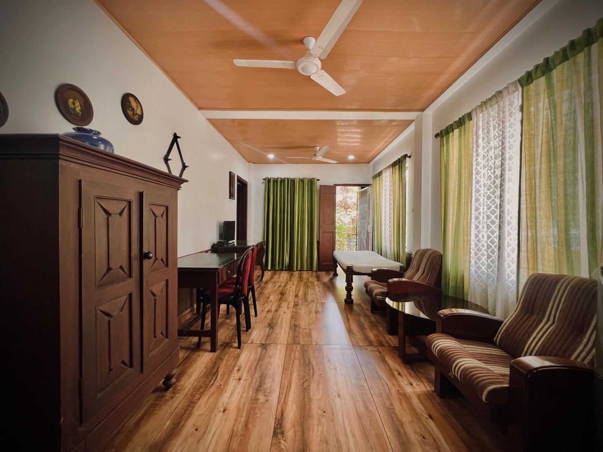 Reds Residency - Homestay *