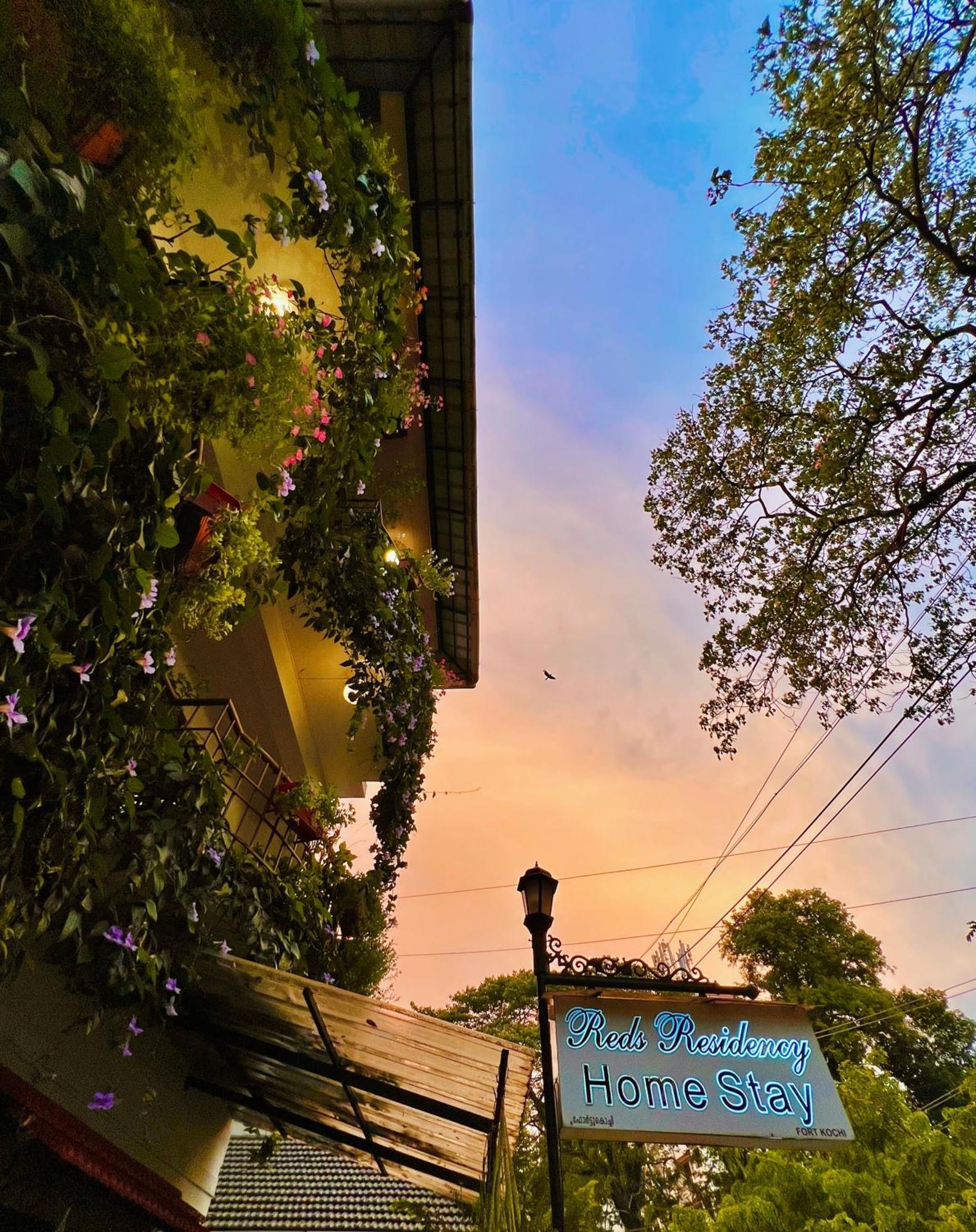 Reds Residency - Kochi