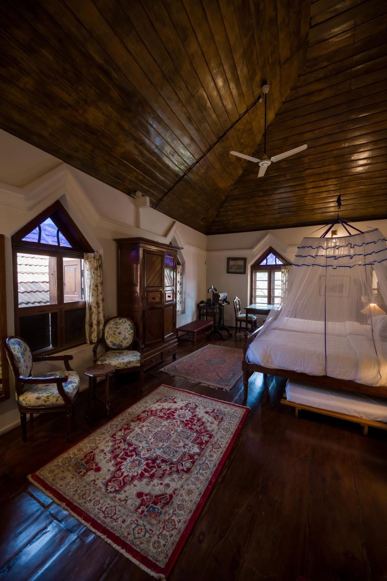 Old Courtyard Hotel 3*