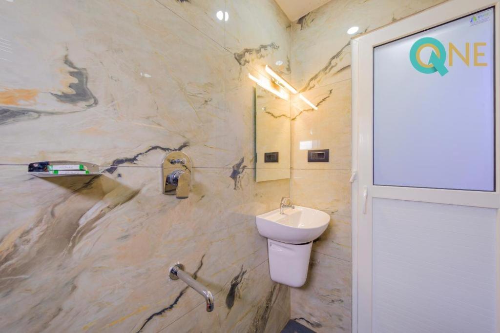 Glitz Q One - Nr Ernakulam Junction Hotel 3*