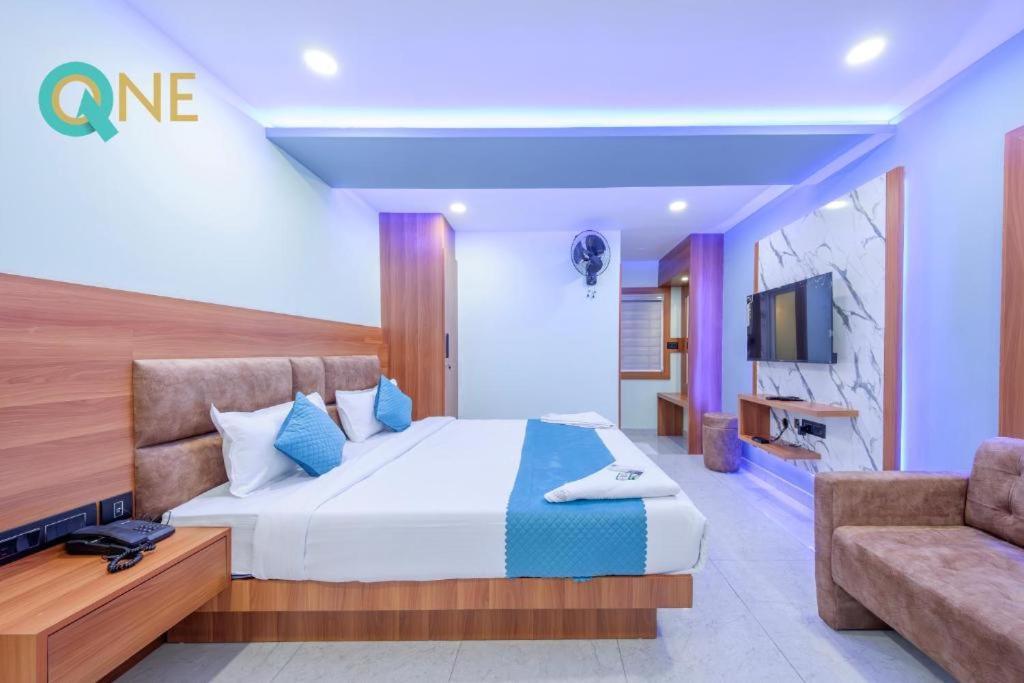 Hotel Glitz Q One - Nr Ernakulam Junction 3*