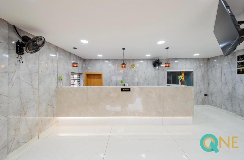 Glitz Q One - Nr Ernakulam Junction Hotel 3*