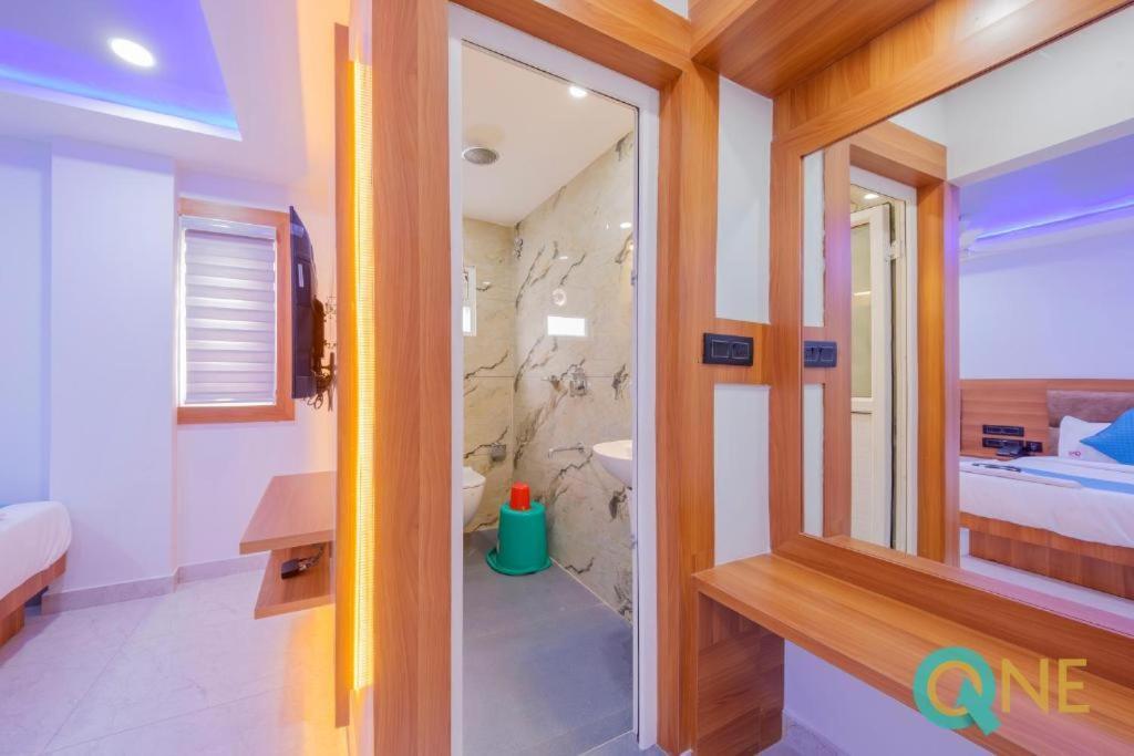 Glitz Q One - Nr Ernakulam Junction Hotel Kochi