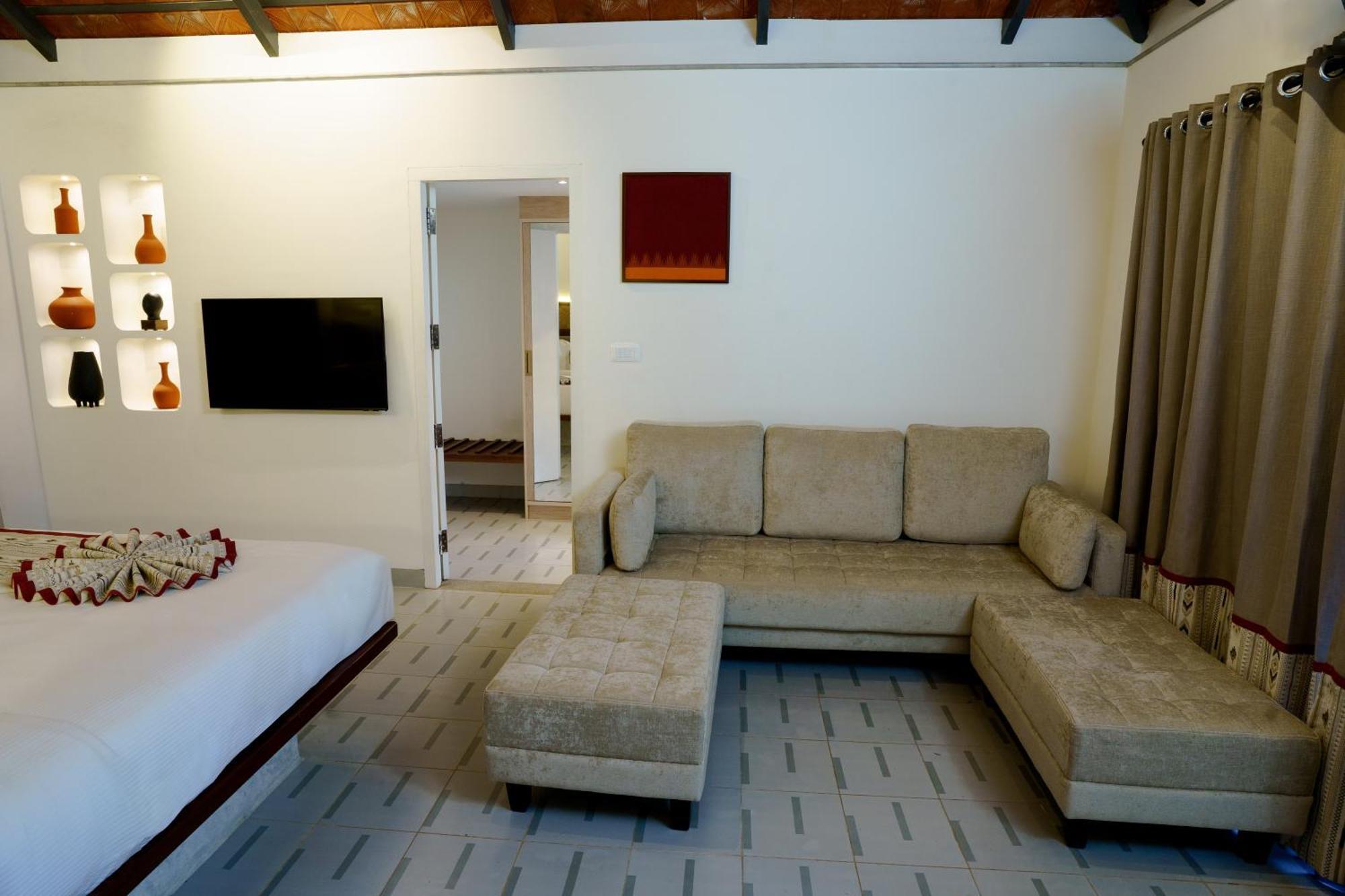 Vedic Village Retreat Kodungallur Resort *