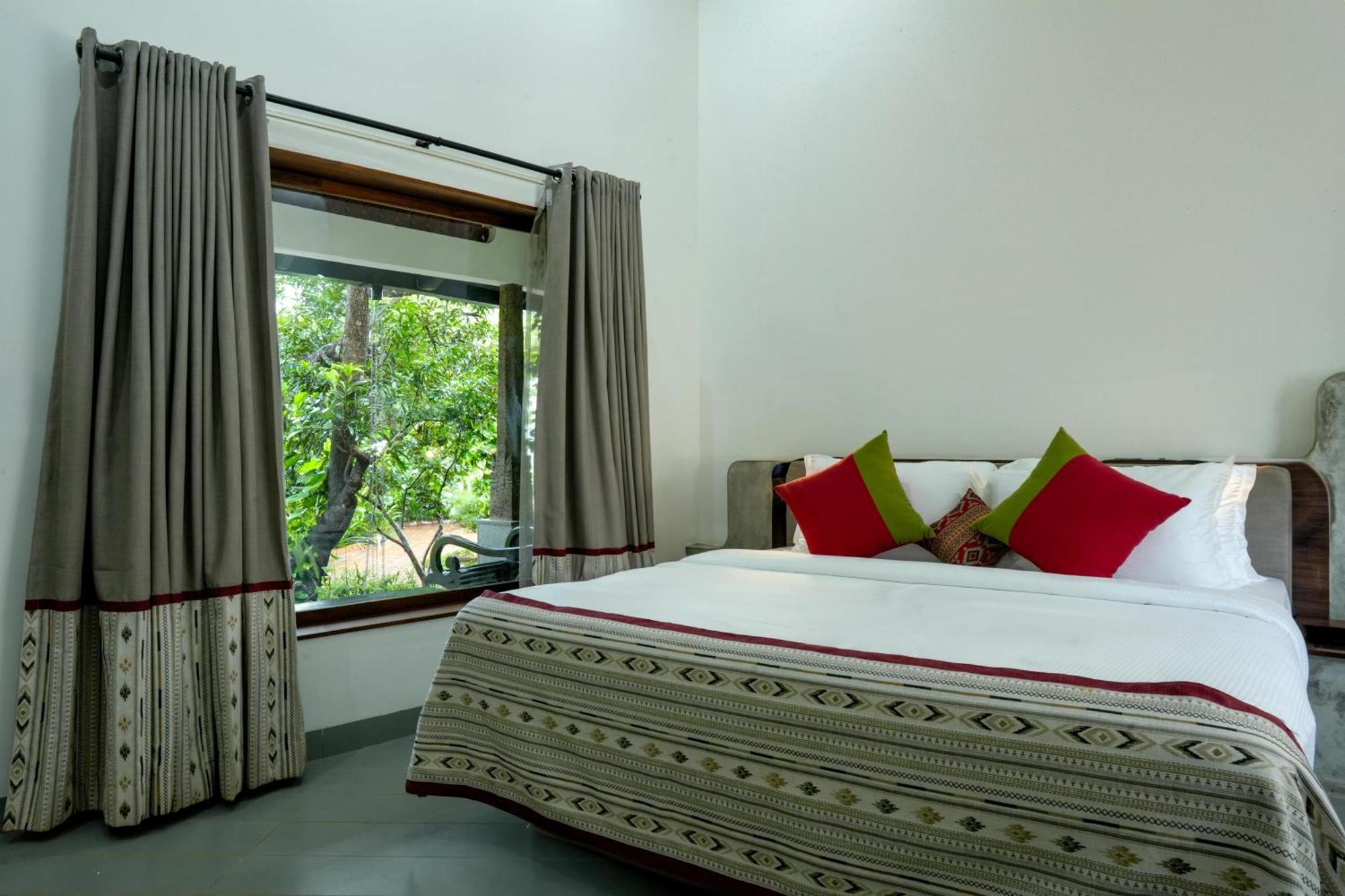 Vedic Village Retreat Kodungallur Resort *