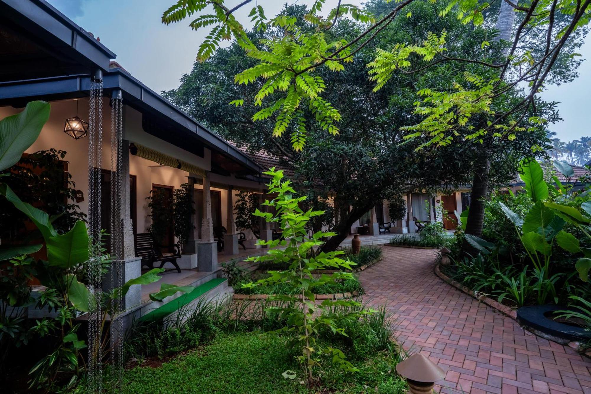 Vedic Village Retreat Kodungallur Resort *