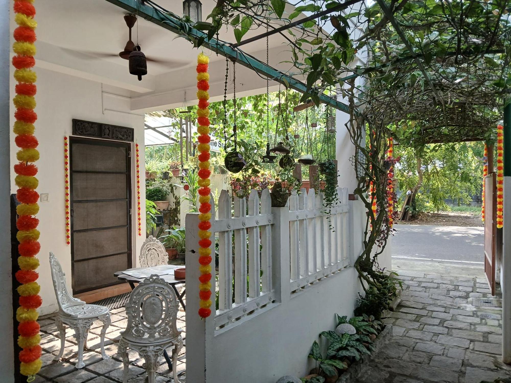 Reds Residency - Homestay *