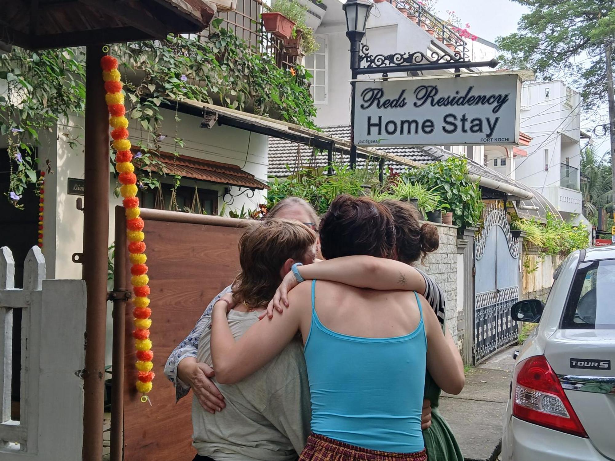 Homestay Reds Residency - *